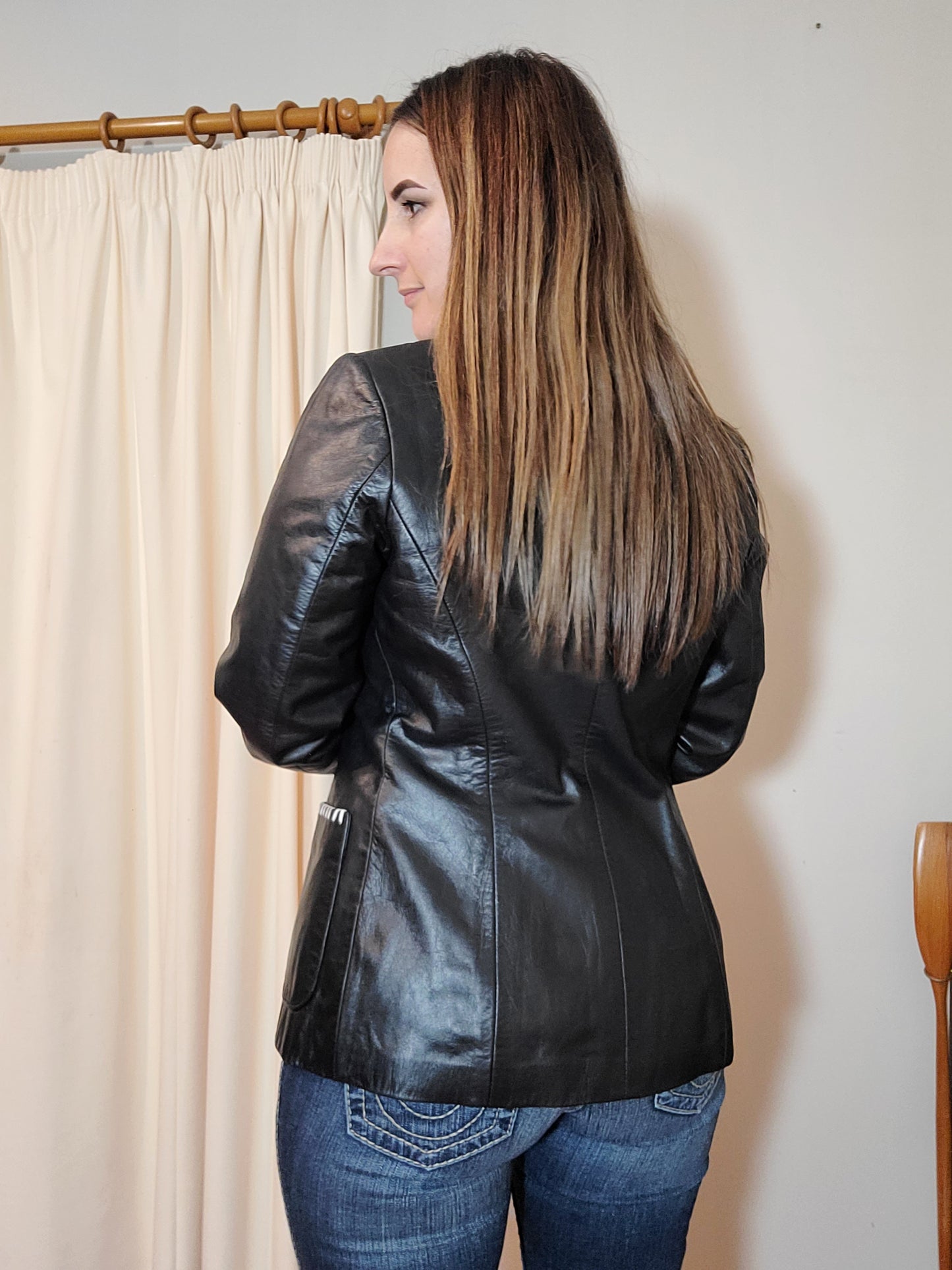 black preloved jacket 100% leather for sale size L