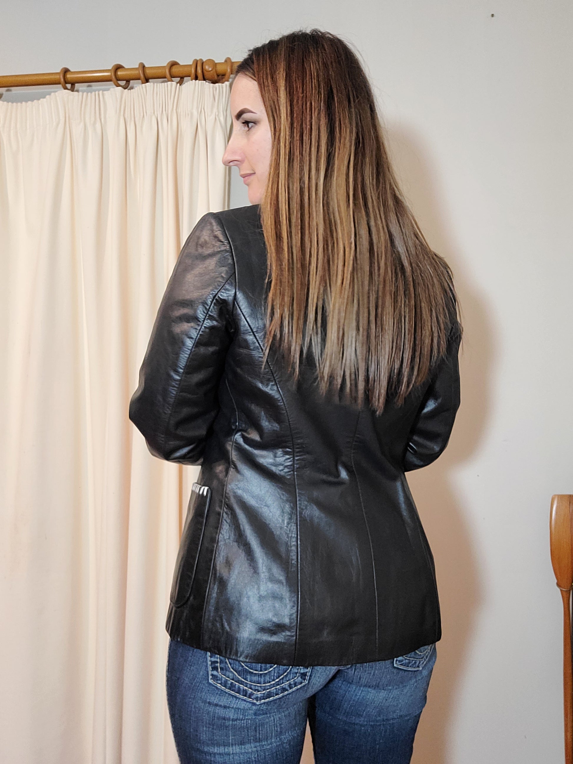 black preloved jacket 100% leather for sale size L