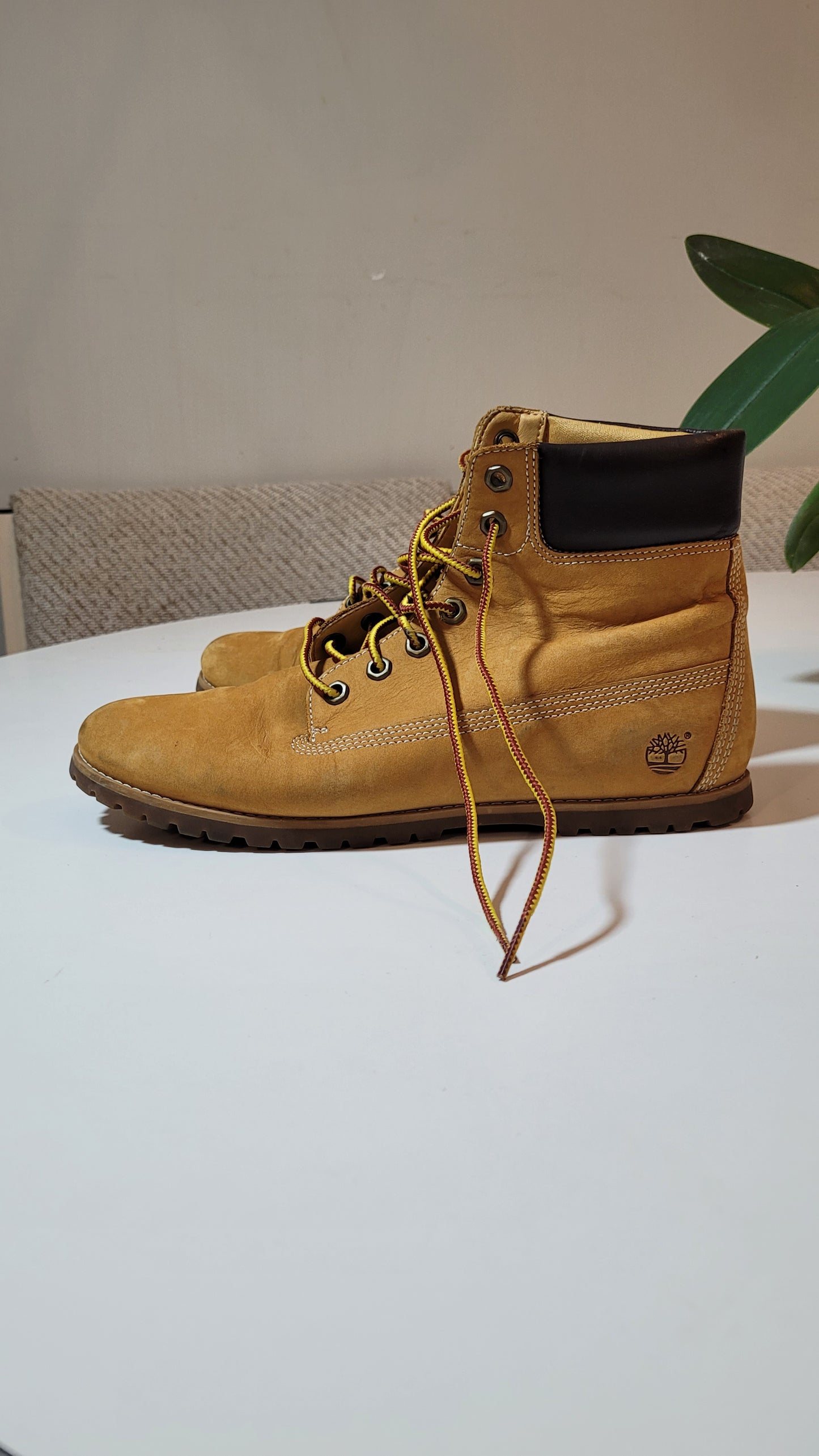 Timberland A19GP Women's Wheat Leather Lace-Up Chukka mustard Boots Size 8