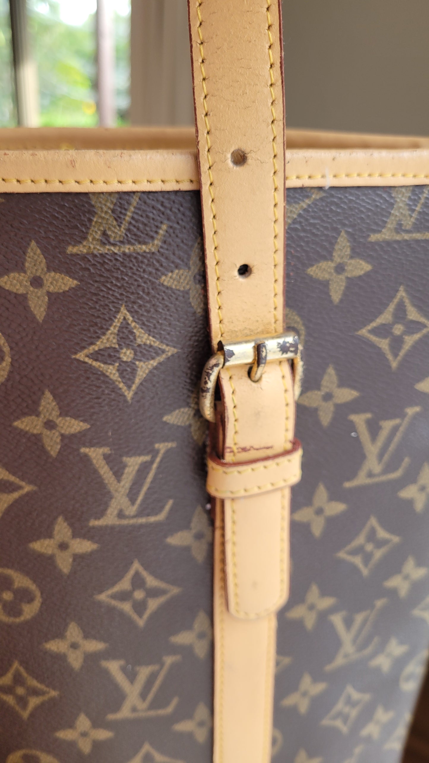 Elegant Vintage Shoulder Bag: Louis Vuitton-Inspired