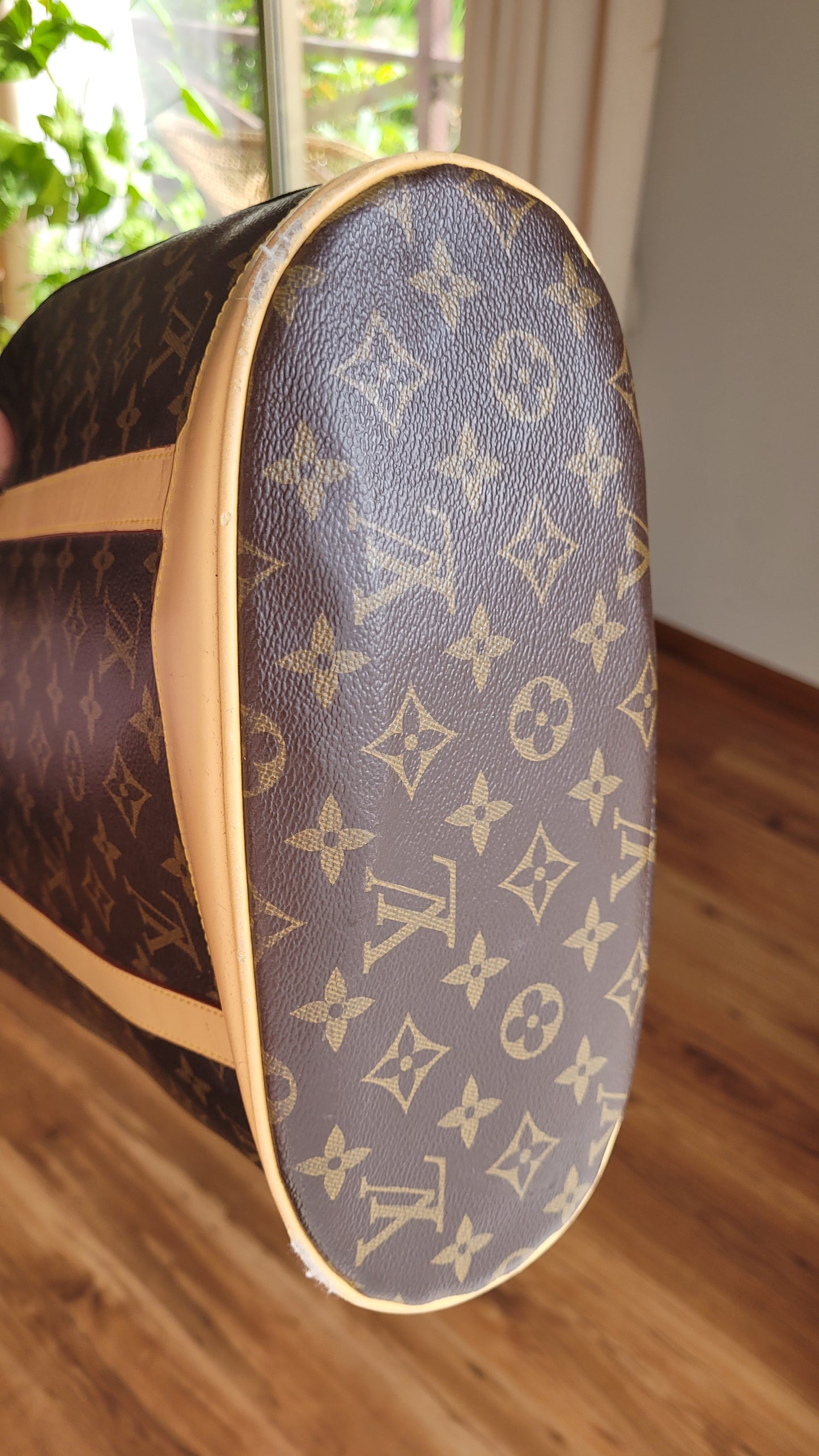 Elegant Vintage Shoulder Bag: Louis Vuitton-Inspired