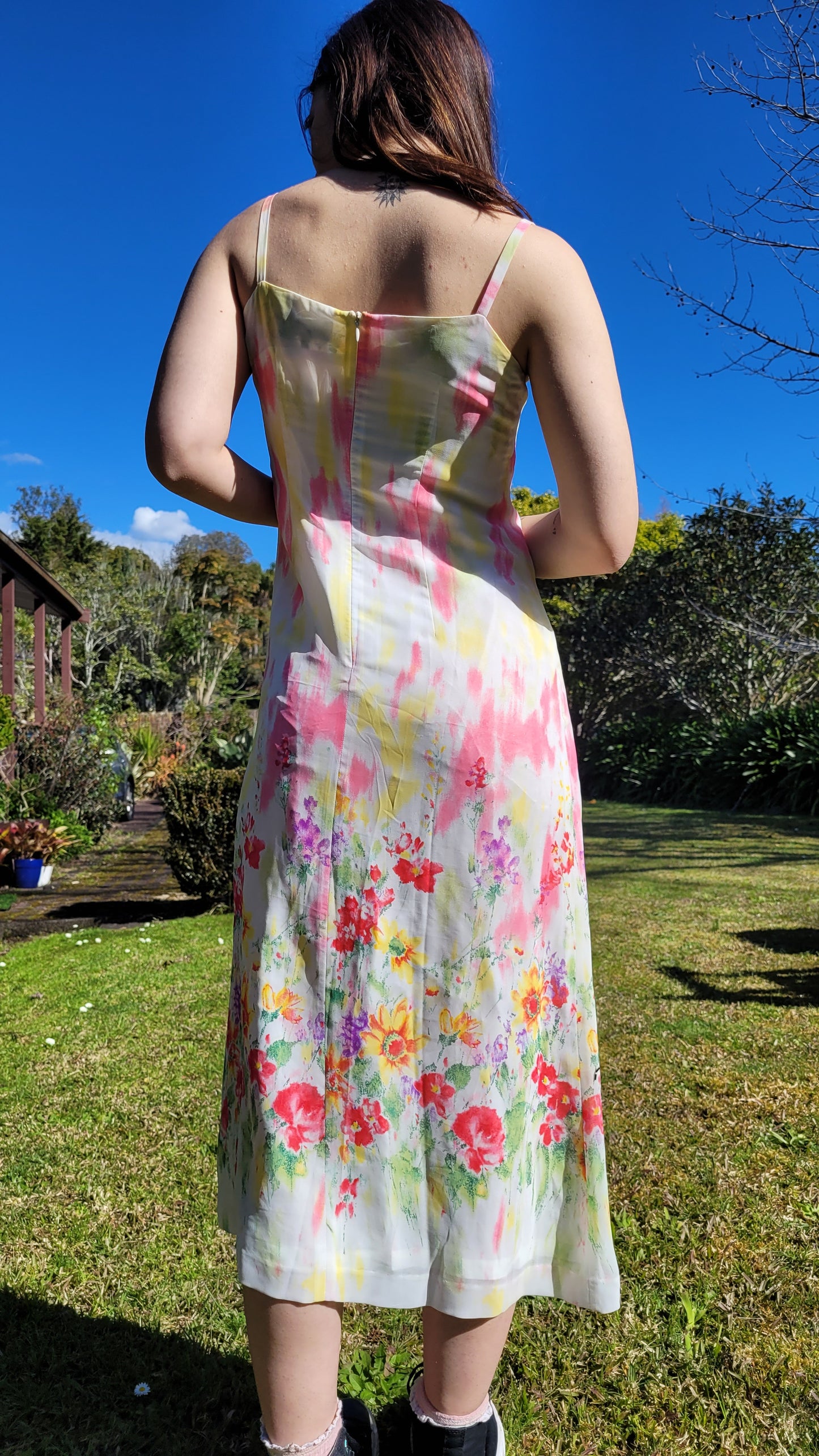 Discover Elegance: Size 38 Stunning Vintage Dress