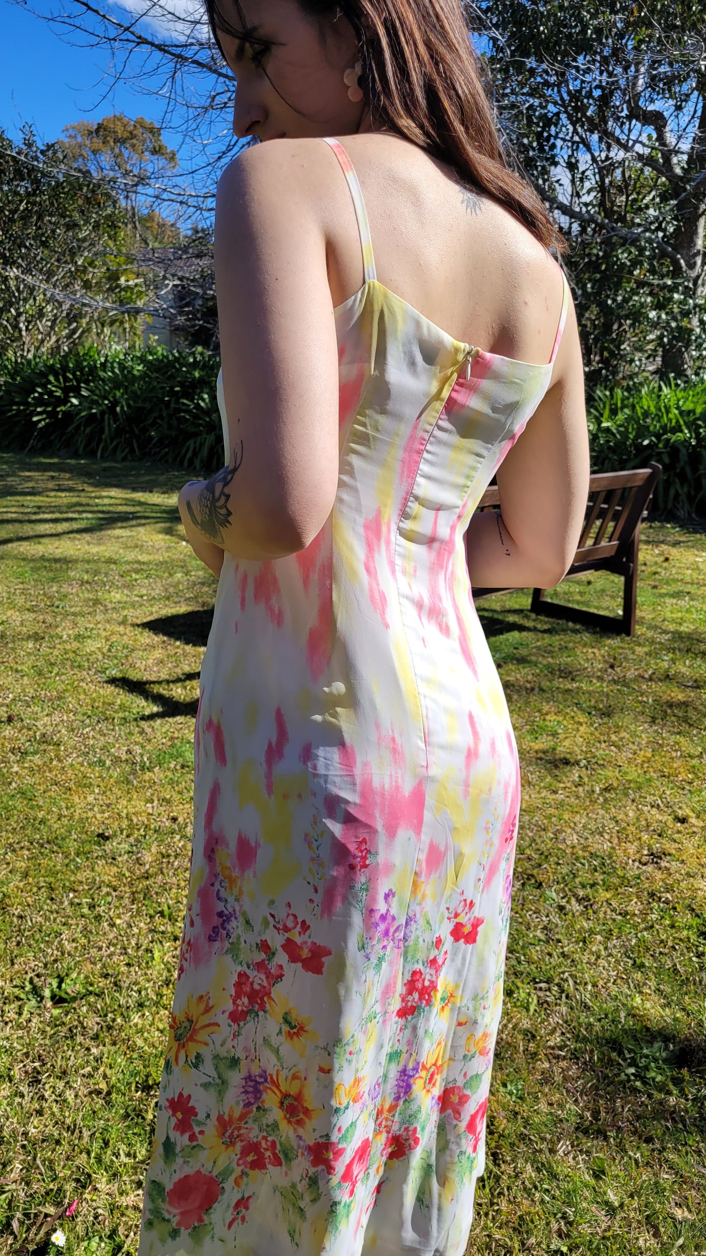 Discover Elegance: Size 38 Stunning Vintage Dress