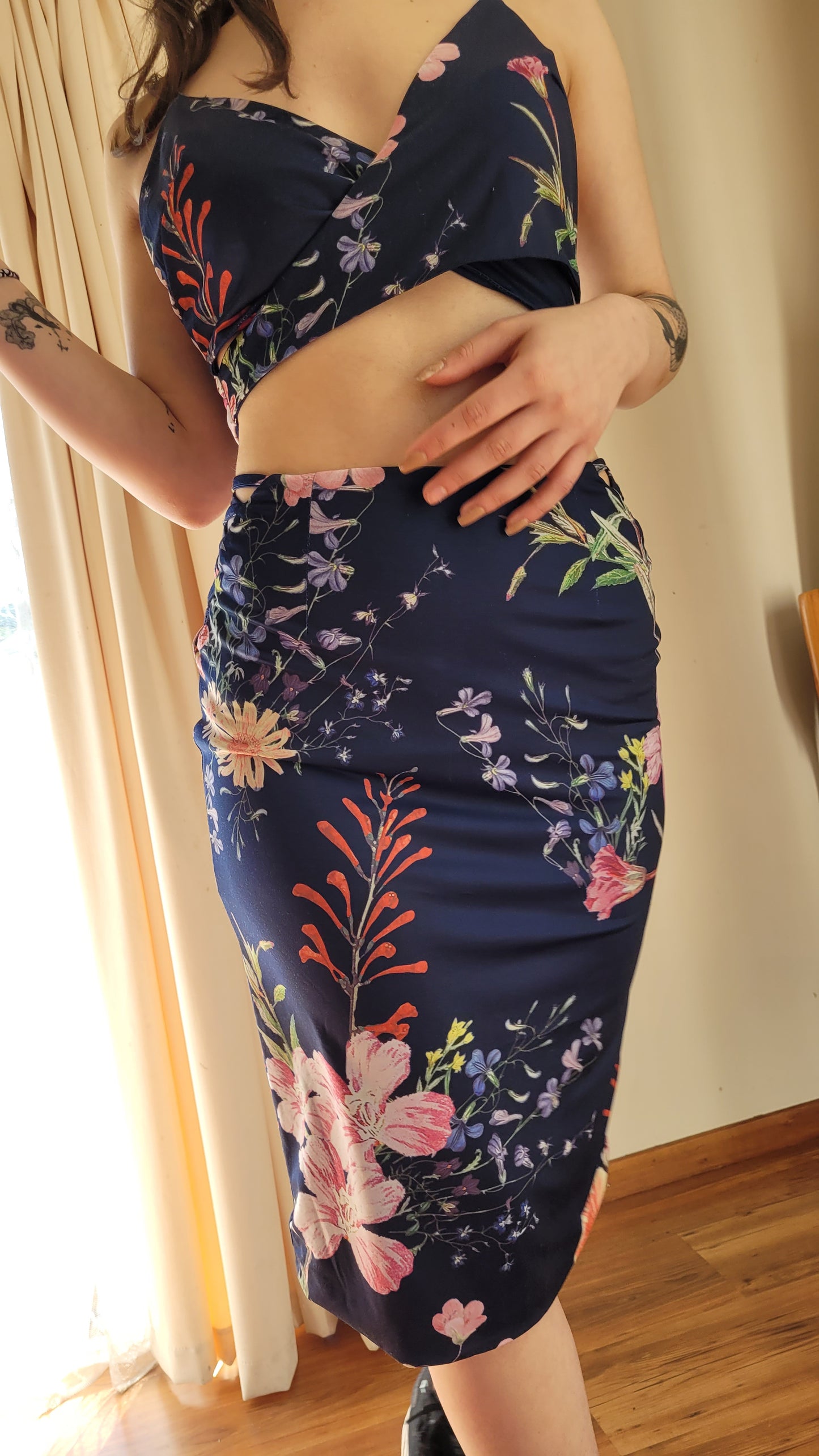 Stunning floral dress Size 10 - Preloved Dress with Stretchy Comfort!