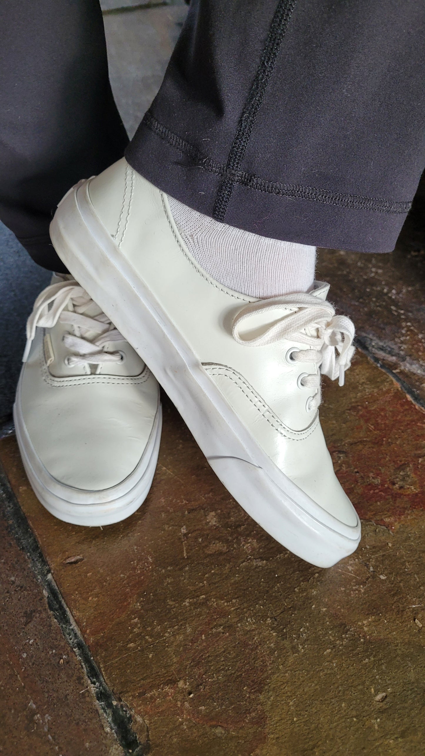 White Leather Vans Ultra cush Sneakers Shoes- Size 7