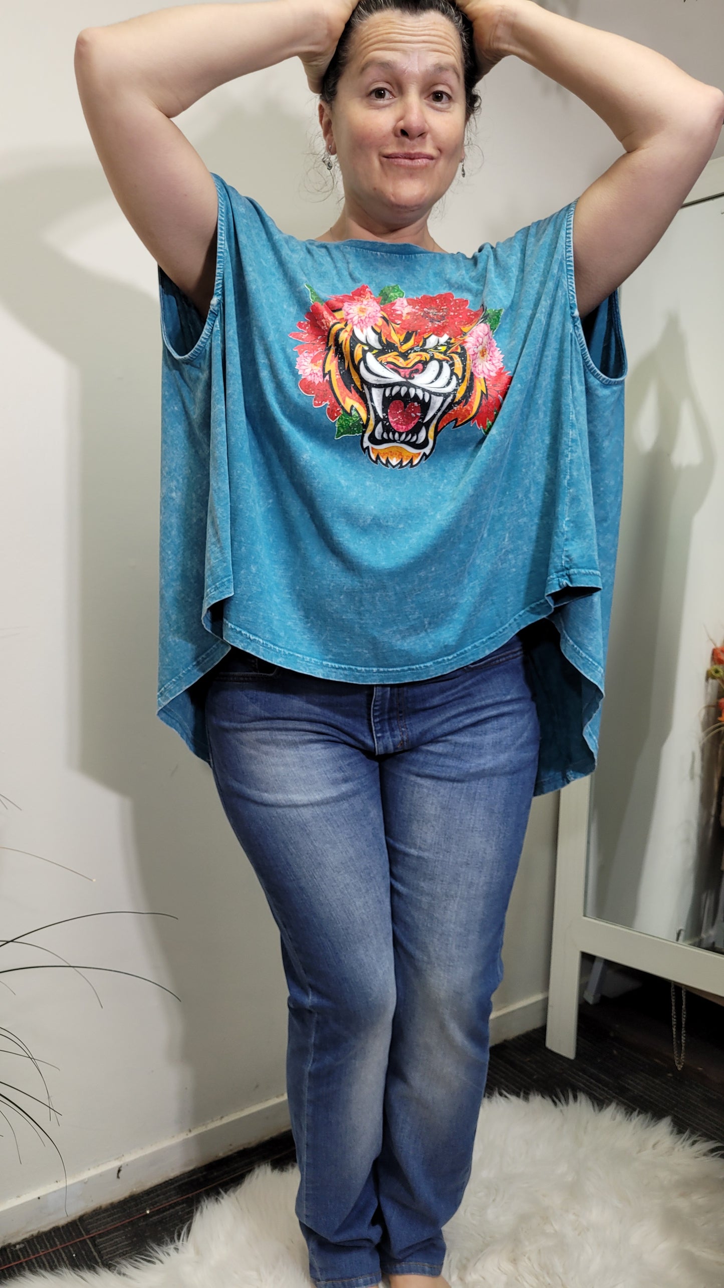 Tigger Beach Bliss: Turquoise Plus-Size Top - Second Hand Store Find. Tigger Painted Design Top - One Size Fits All