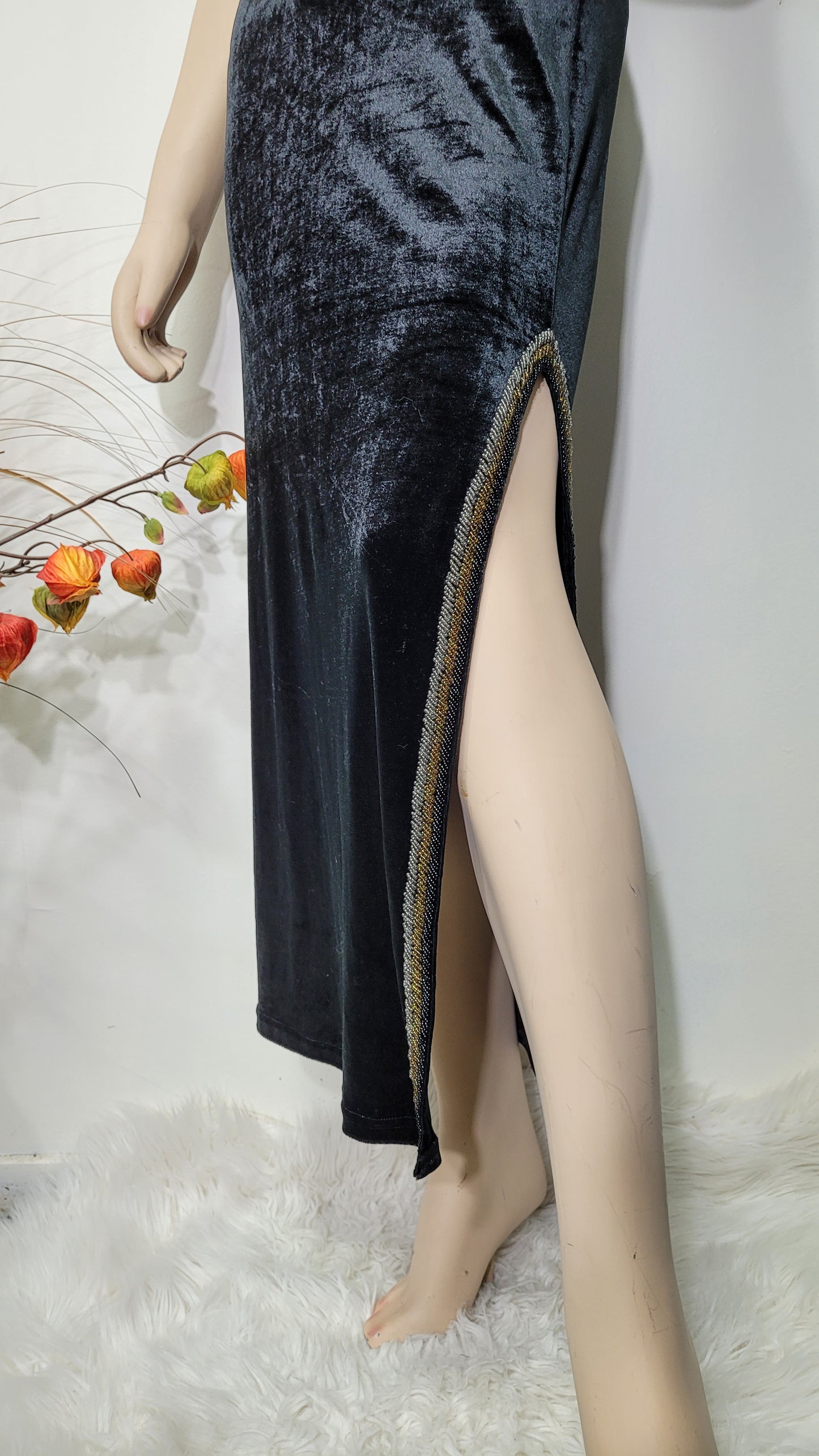 Elegance Rediscovered: Rare Find Black Velvet Evening Gown - Second Hand Store Gem