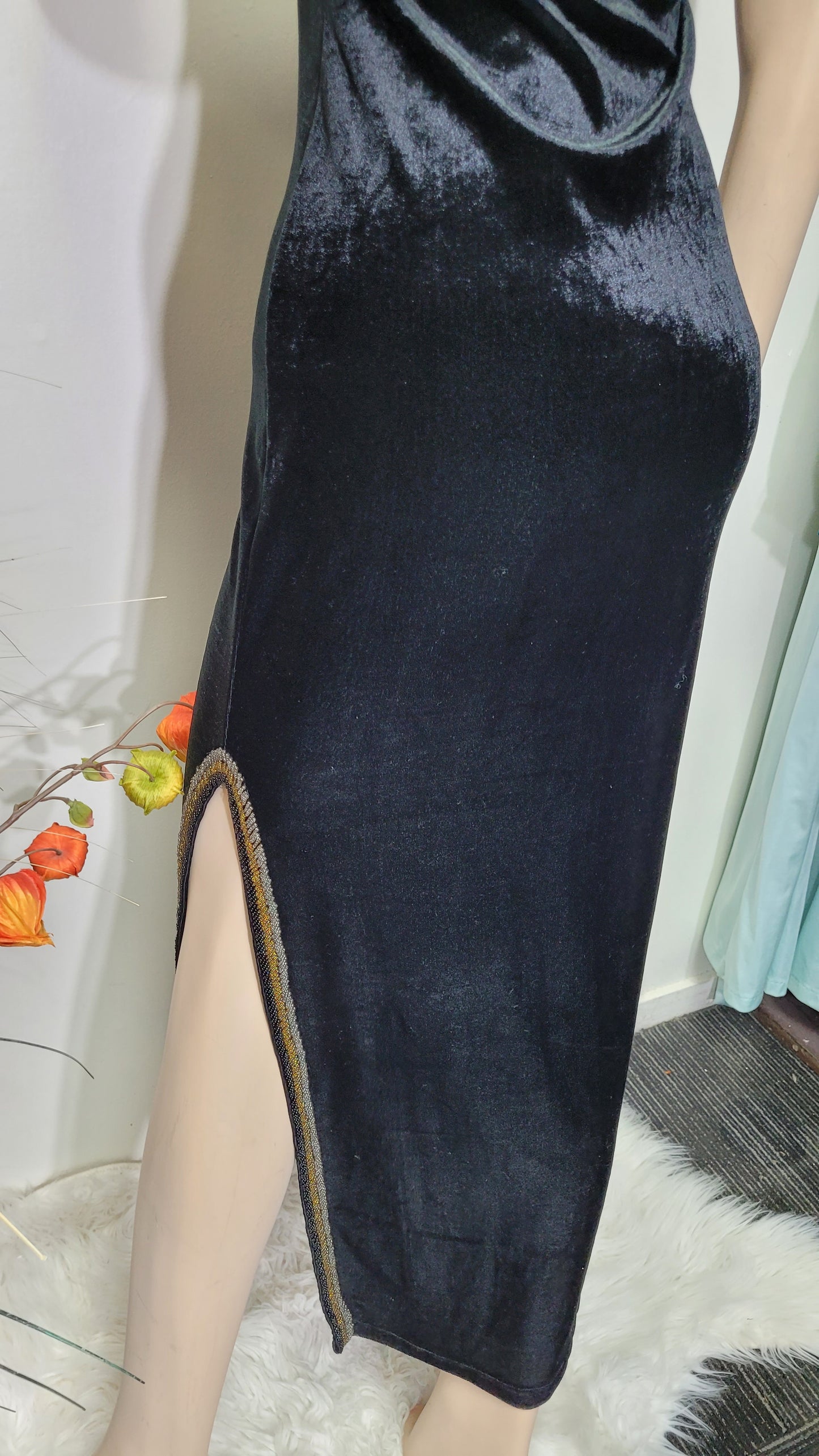 Elegance Rediscovered: Rare Find Black Velvet Evening Gown - Second Hand Store Gem