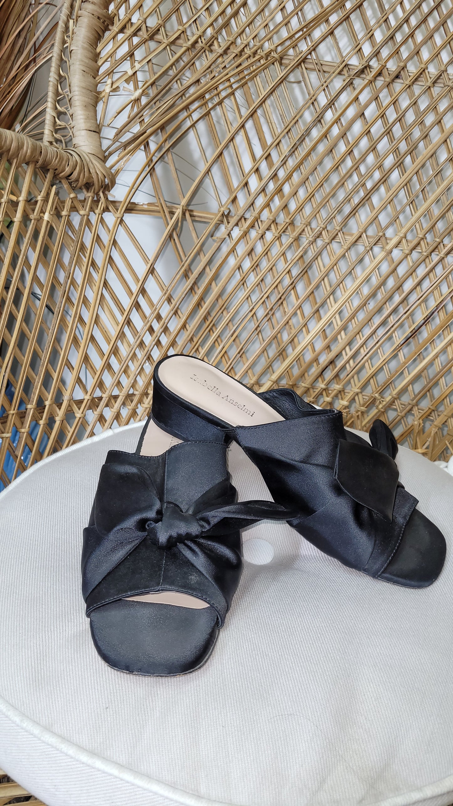 Black Isabella Anselmi Heels Shoes size 39. Second-hand shoes