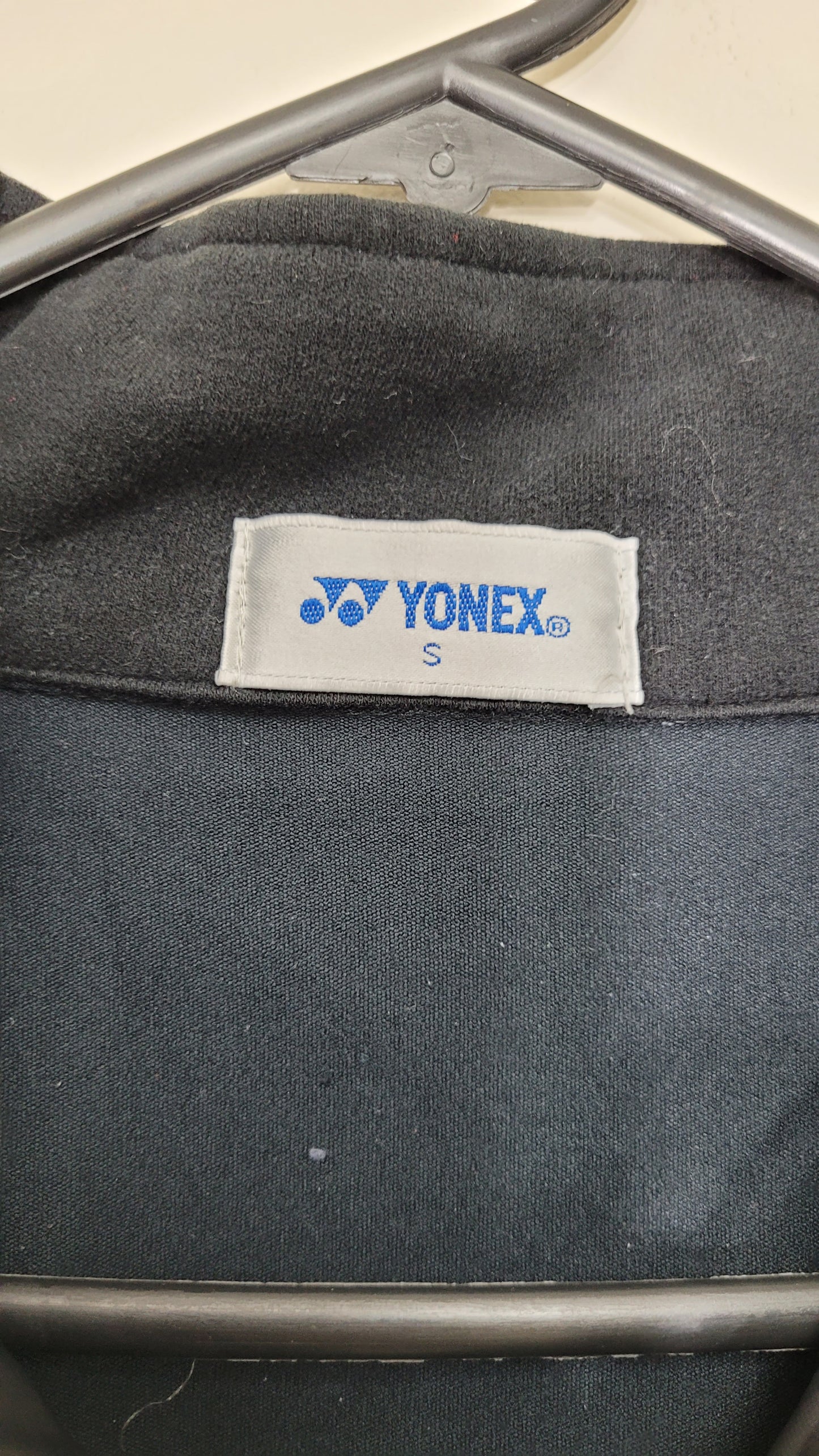 Stay Stylish and Comfortable with this Yonex Black Jacket! Size small