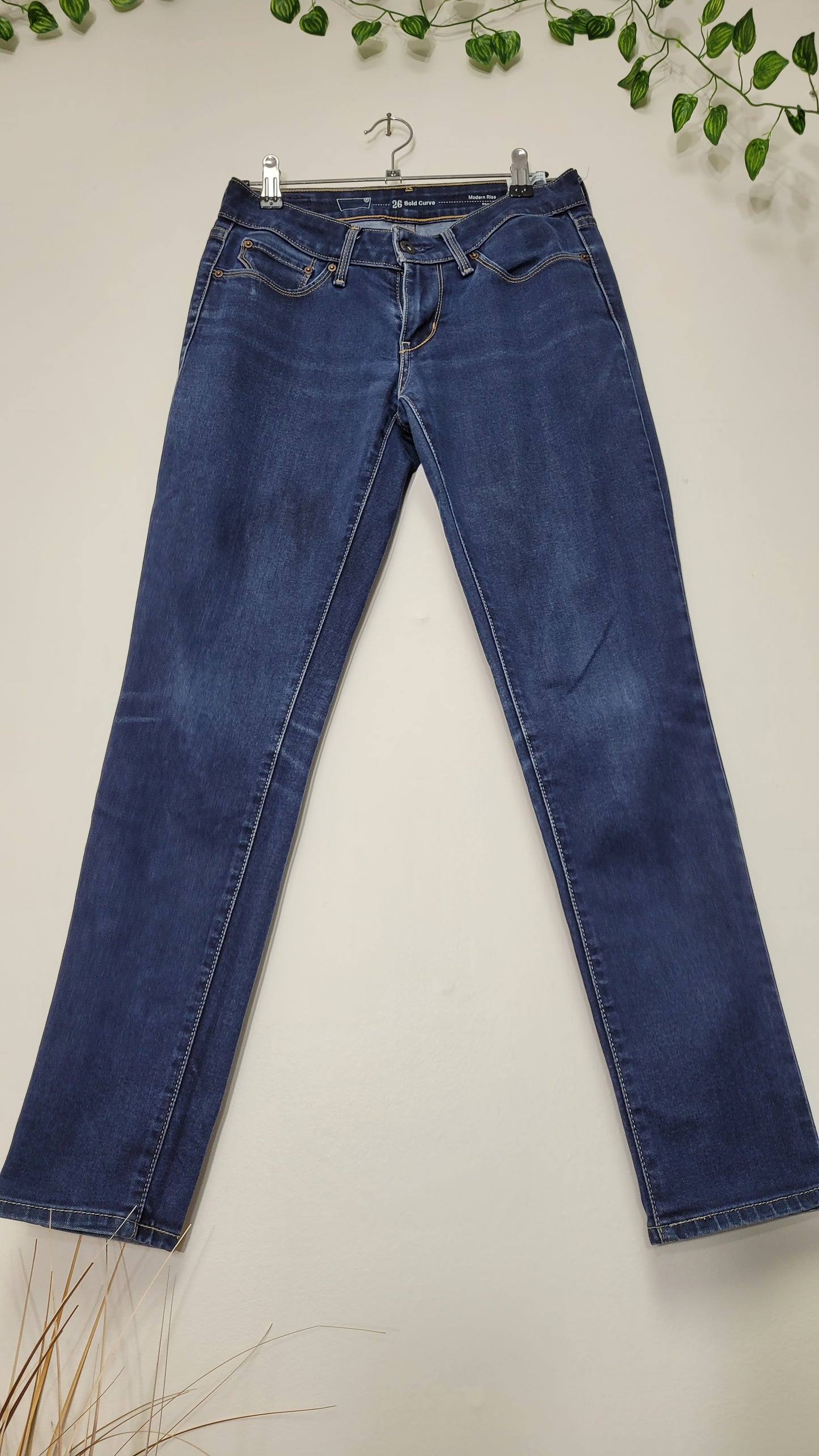 Stylish Levi's Skinny Jeans - Size 26