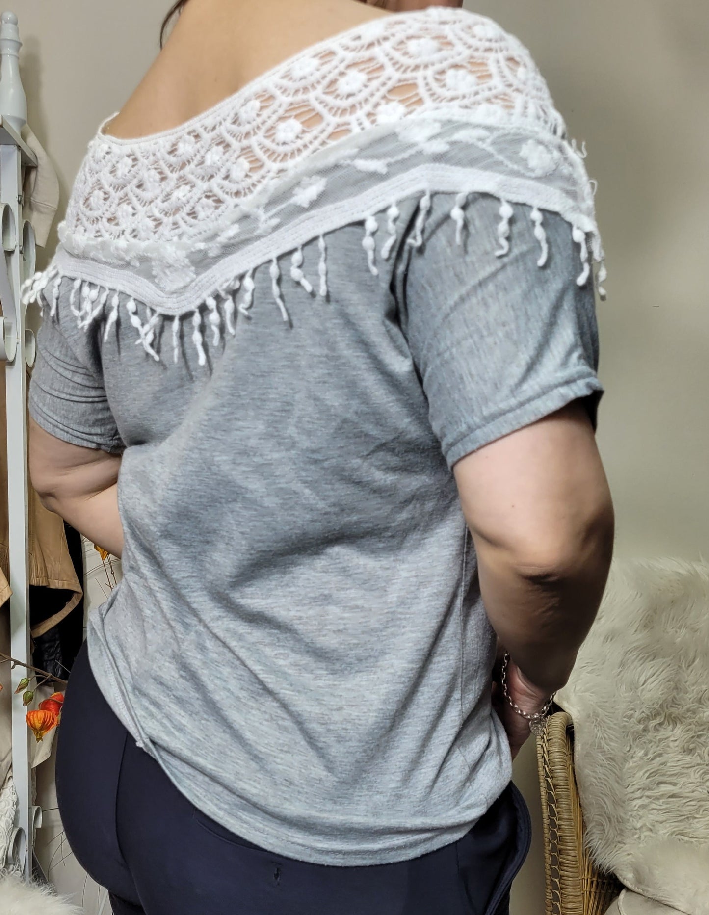 Charming Grey Blouse with Lace Details 👚