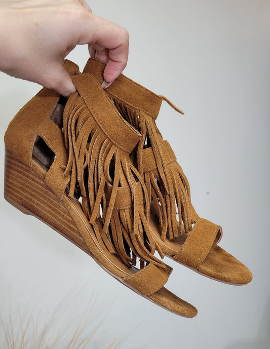 Steve Madden Fringe WedgesLovely Steve Madden Fringe Wedges Size 8
Leather upper
some signs of wear but still in good preloved condition
Pick up in Northcross or post at buyer fees.