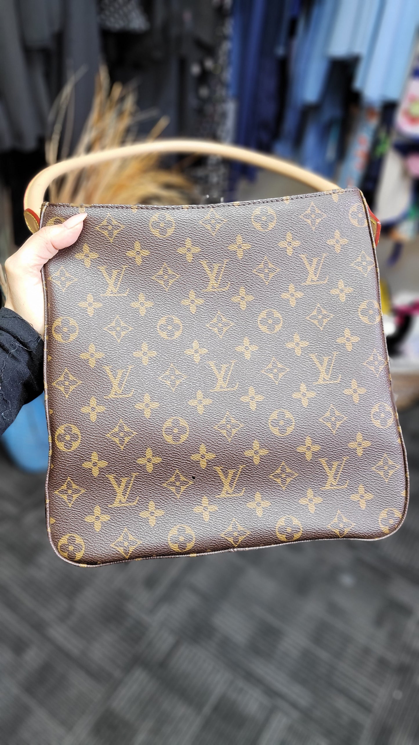 Authentic second hand Louis Vuitton Monogram Looping GM Shoulder Bag M51145 Used