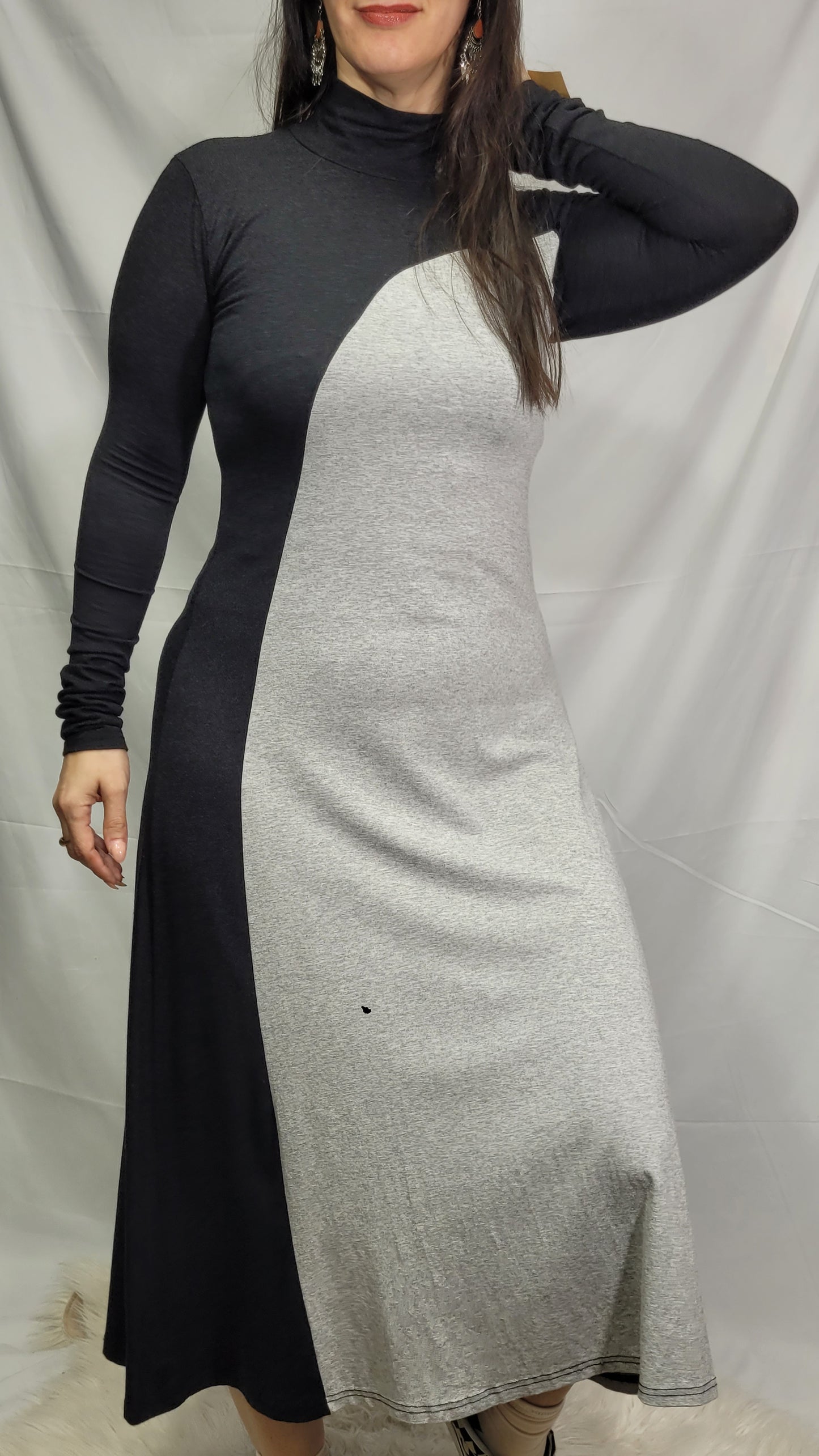 Stunning Dress - Grey and black Ribbed Dress on Younger