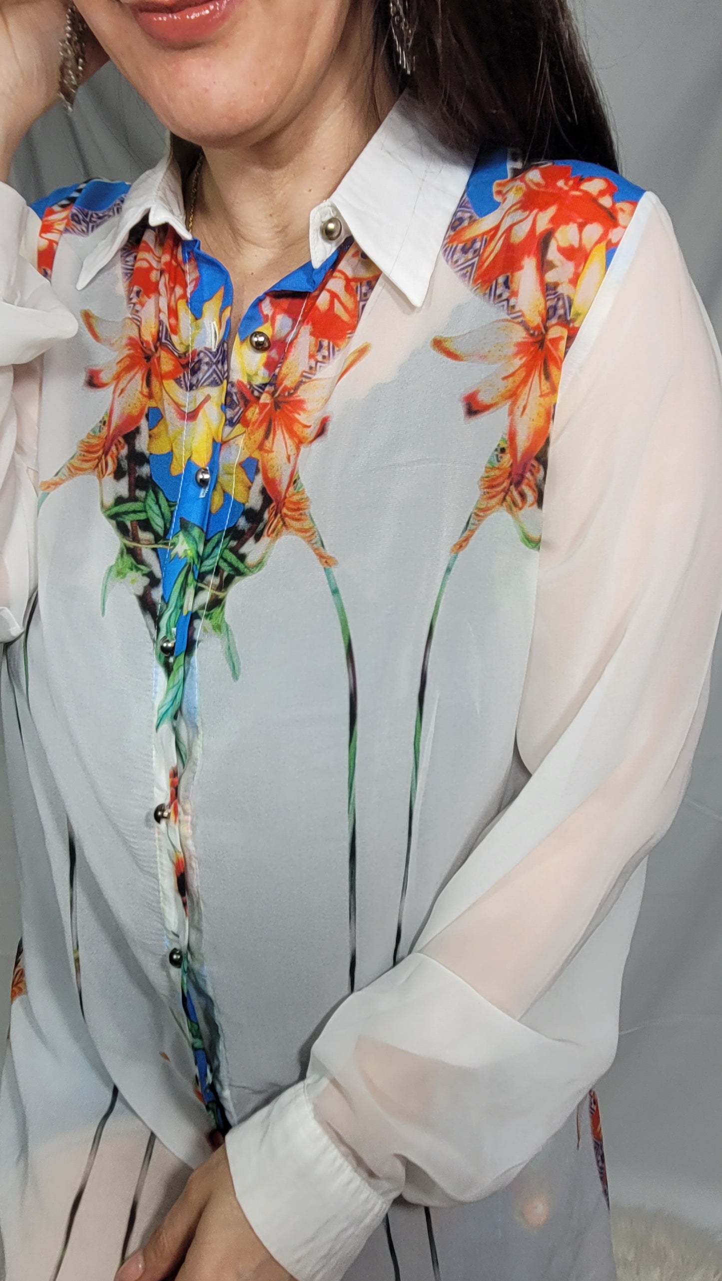 Chic White Long Sleeves Shirt: Second-Hand Gem in Good Preloved Condition