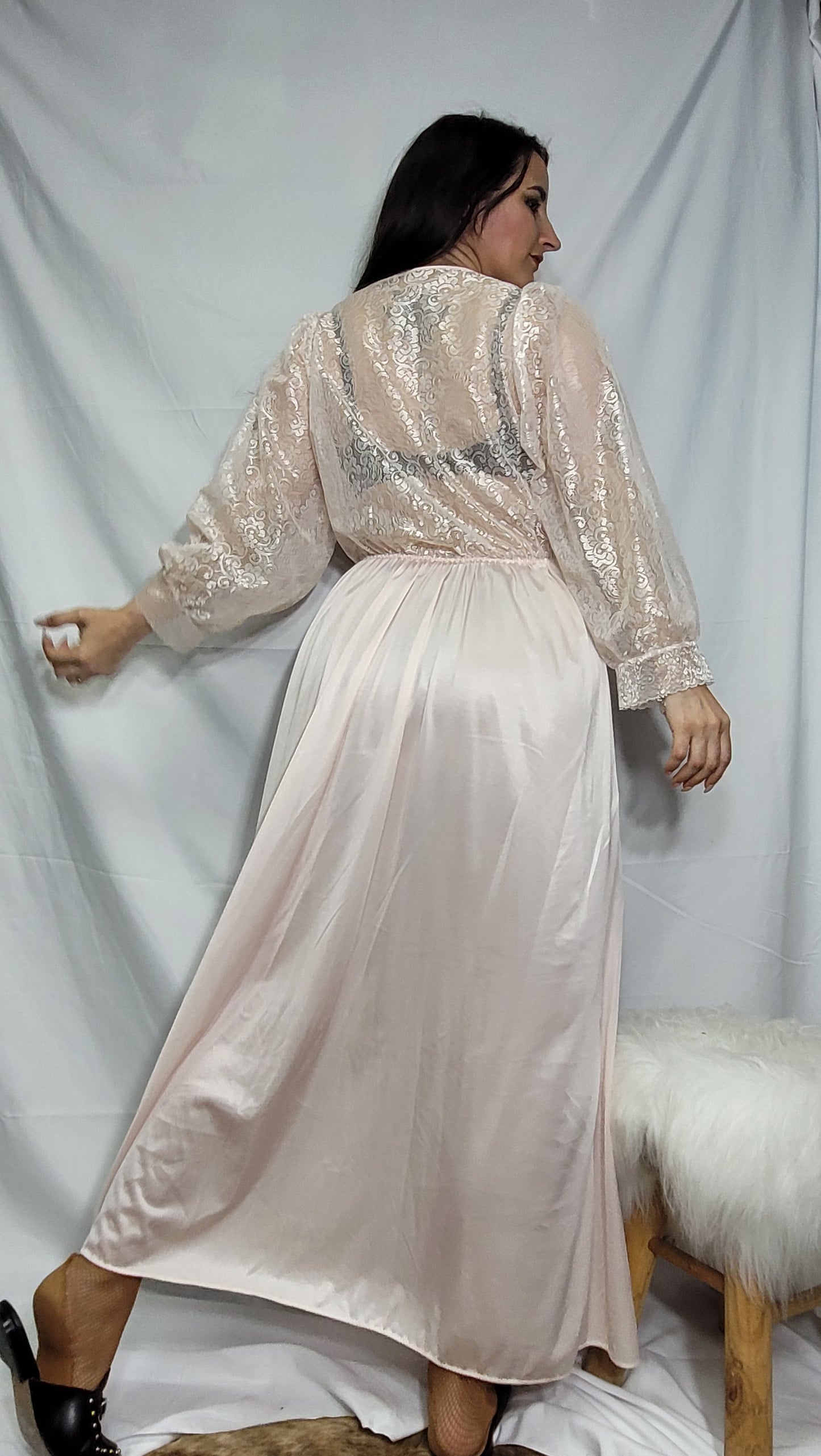 Vintage slip Dress preloved Gown. 1940s Peach Satin Dressing Gown