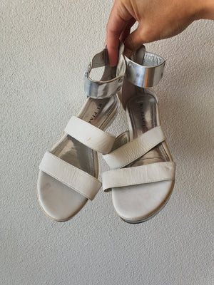 Mi Piaci Sandals - Preloved Sandals - Size 37