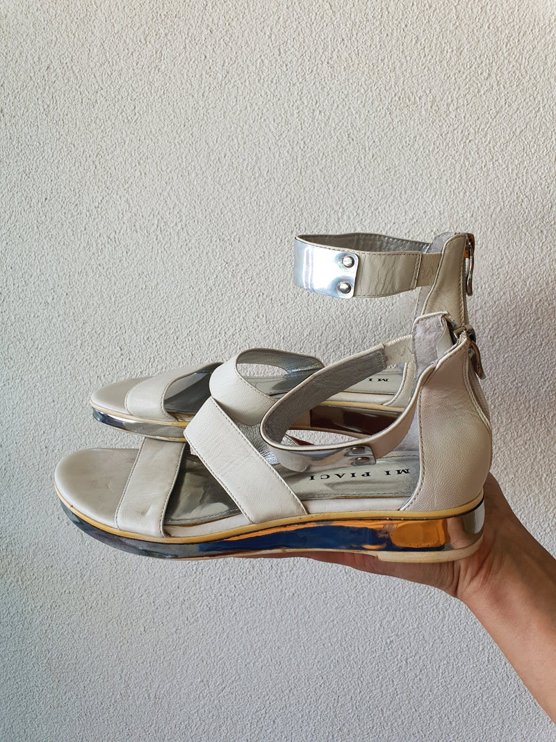 Mi Piaci Sandals - Preloved Sandals - Size 37