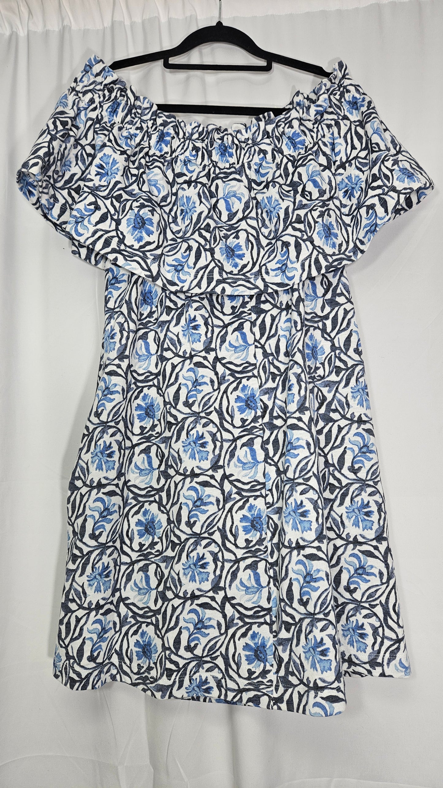 H&M Blue Floral Dress. Elastic Neckline-Wear Off Shoulder,POCKETS!