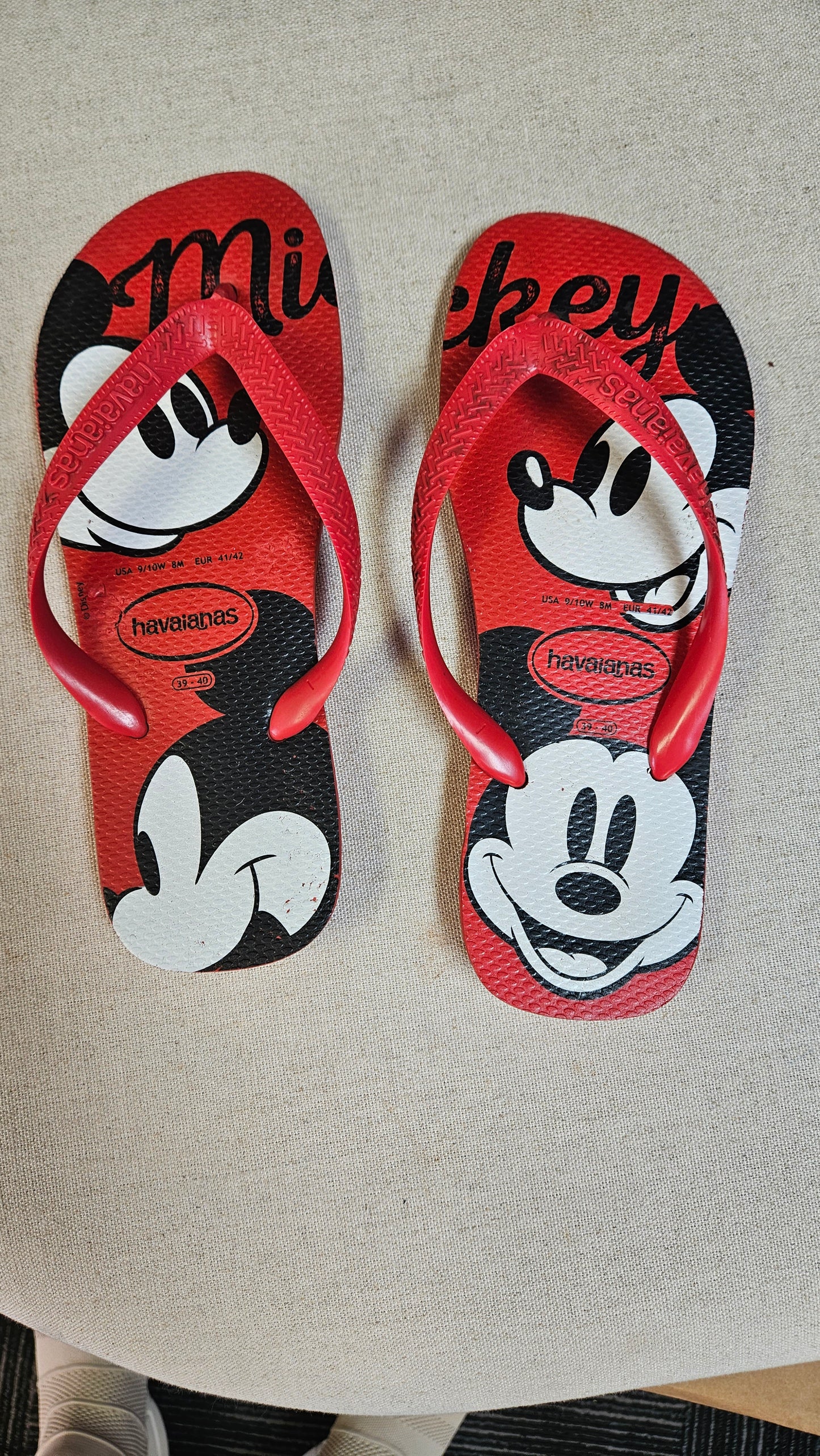 Havaianas Mickey Mouse Red Flip Flops For Adults - Preloved Sandals - Size 39