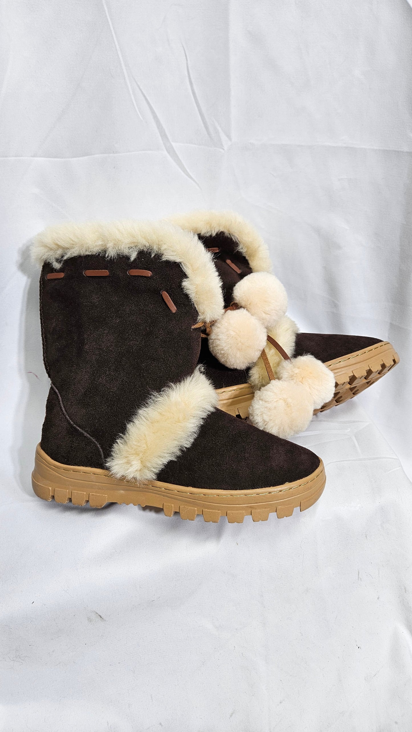 Ugg Ozlamb boots - lamb skin Boots, Size 7