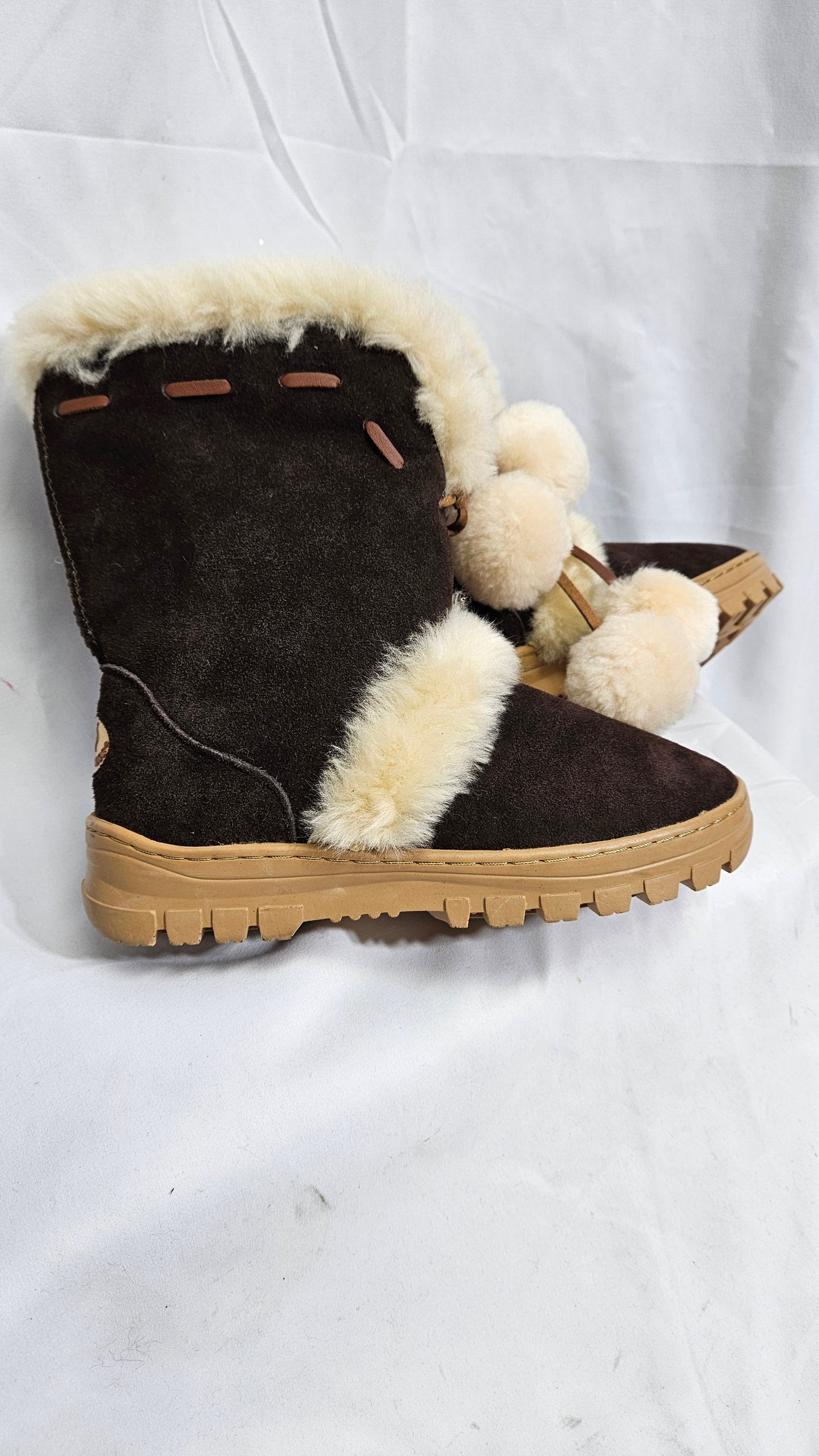 Ugg Ozlamb boots - lamb skin Boots, Size 7