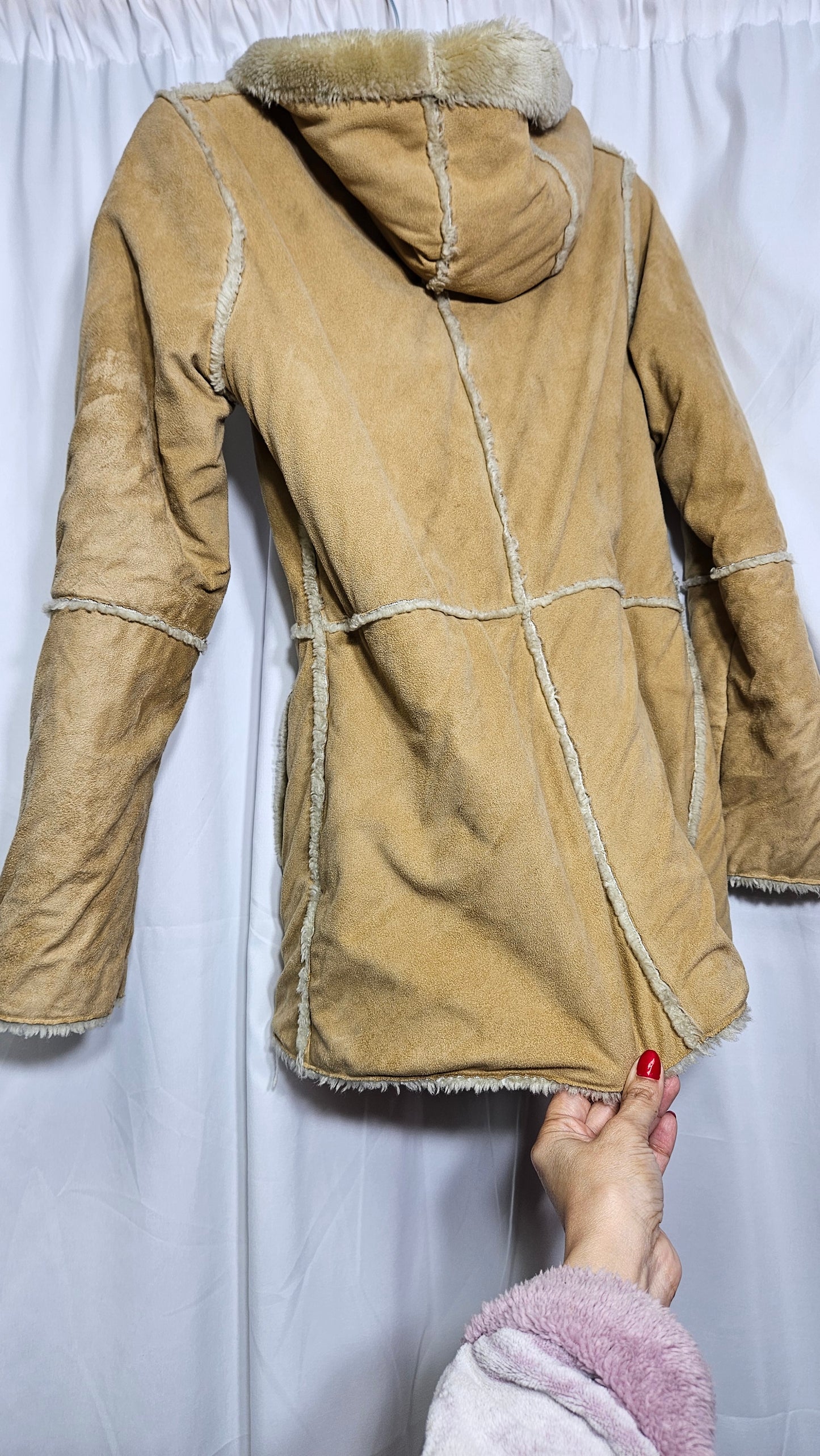 Fluffy tan Coat - Preloved Faux Fur Retro Style - Size 8. Fur Coat