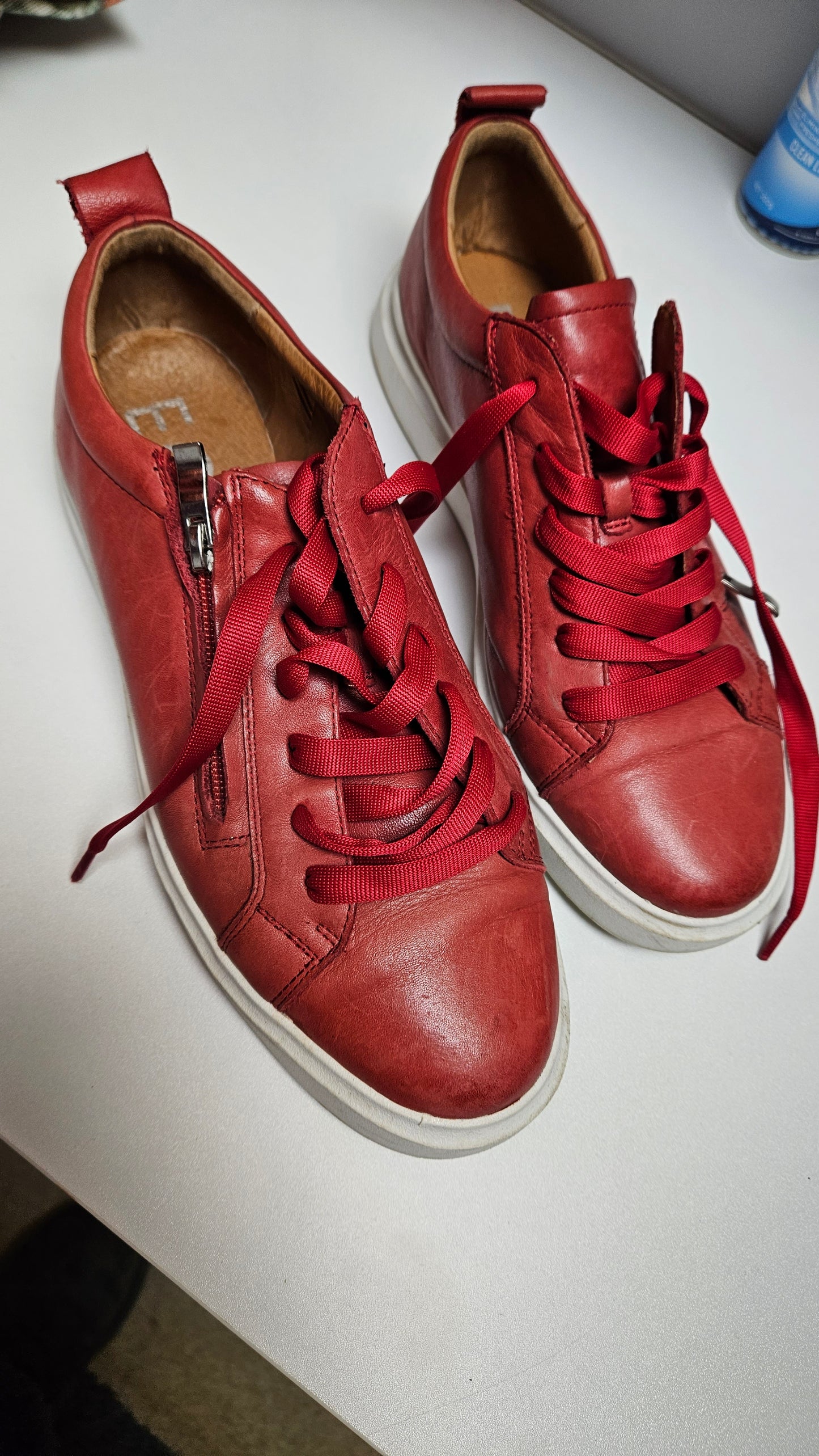 Women's flat Shoes red sneakers