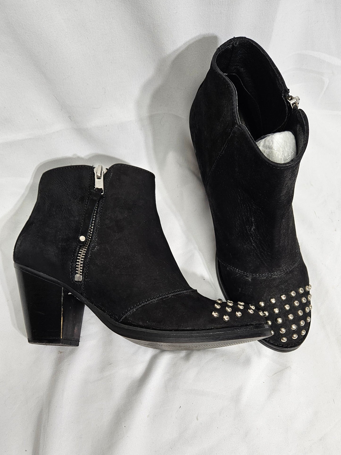 Stunning Leather Ankle Boots Size 38.