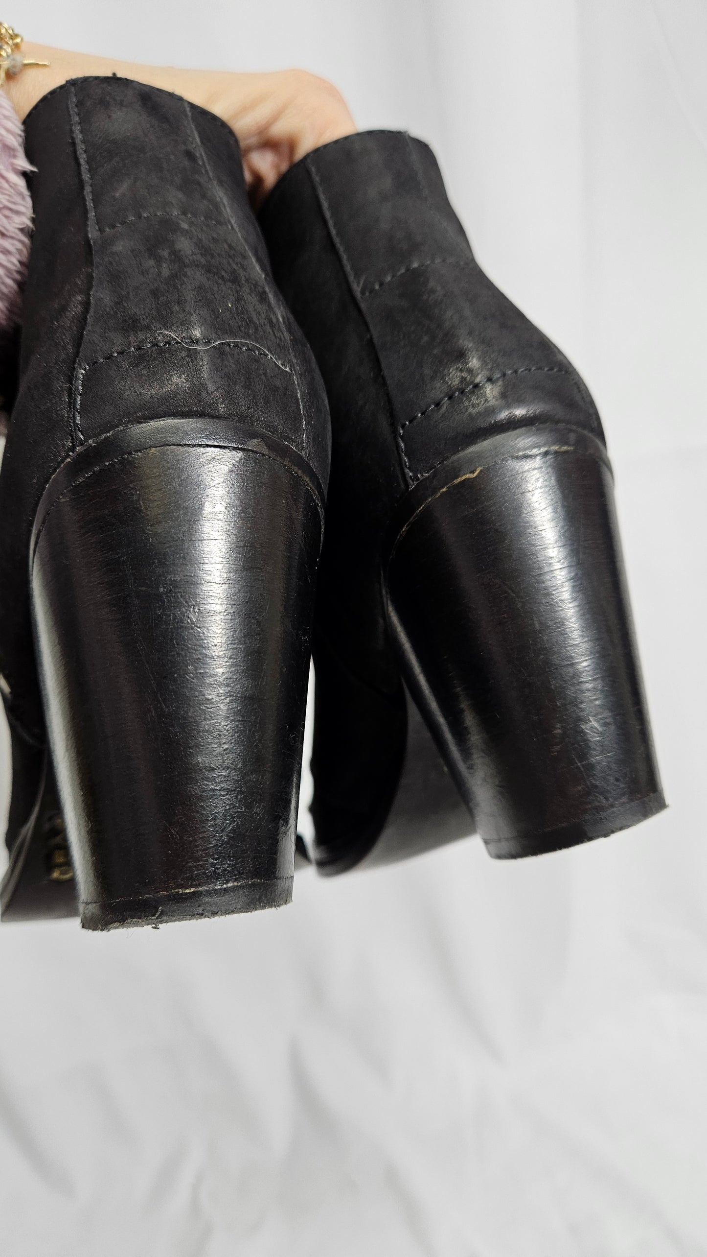 Stunning Leather Ankle Boots Size 38.