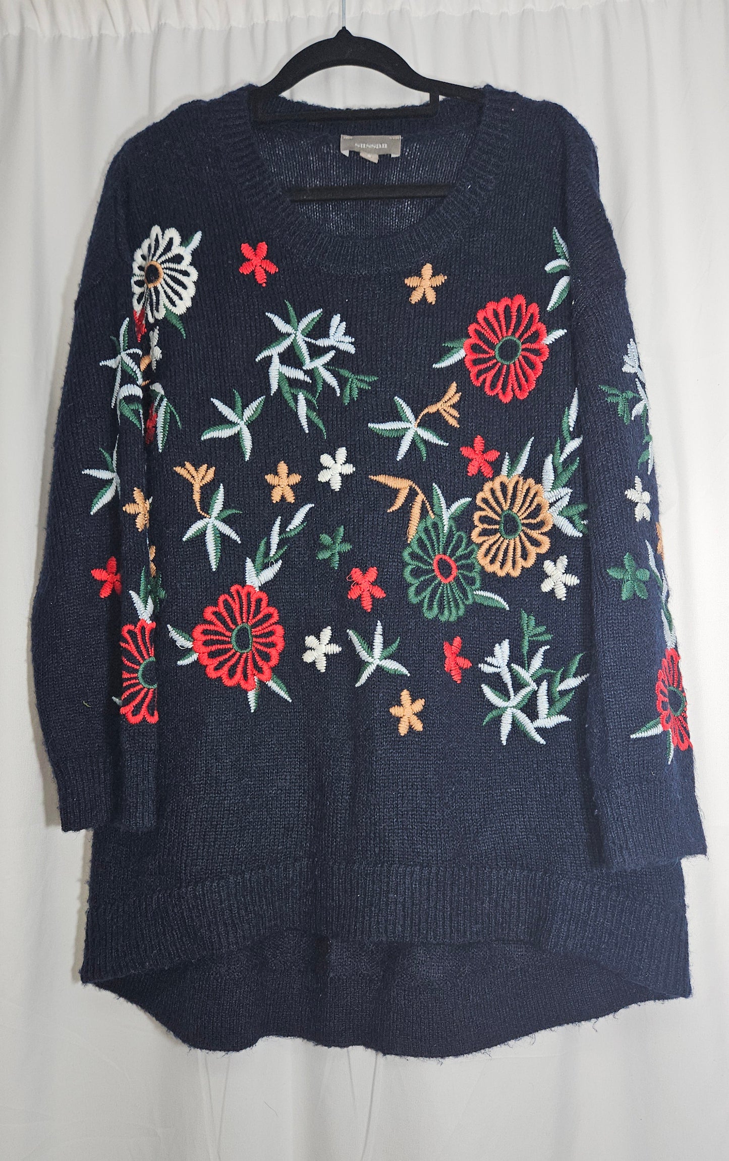 Preloved knit Floral Embroidered Jumper. Crewneck sweater