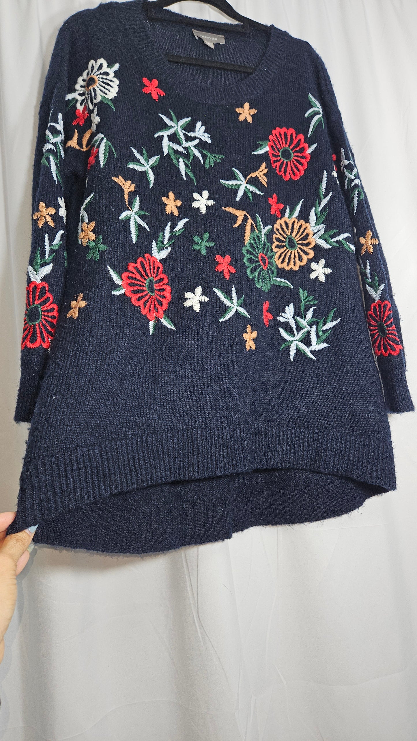 Preloved knit Floral Embroidered Jumper. Crewneck sweater