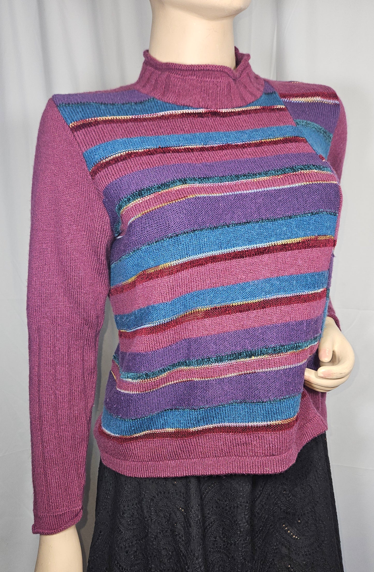 Gorgeous vintage pullover top - turtle neck sweater