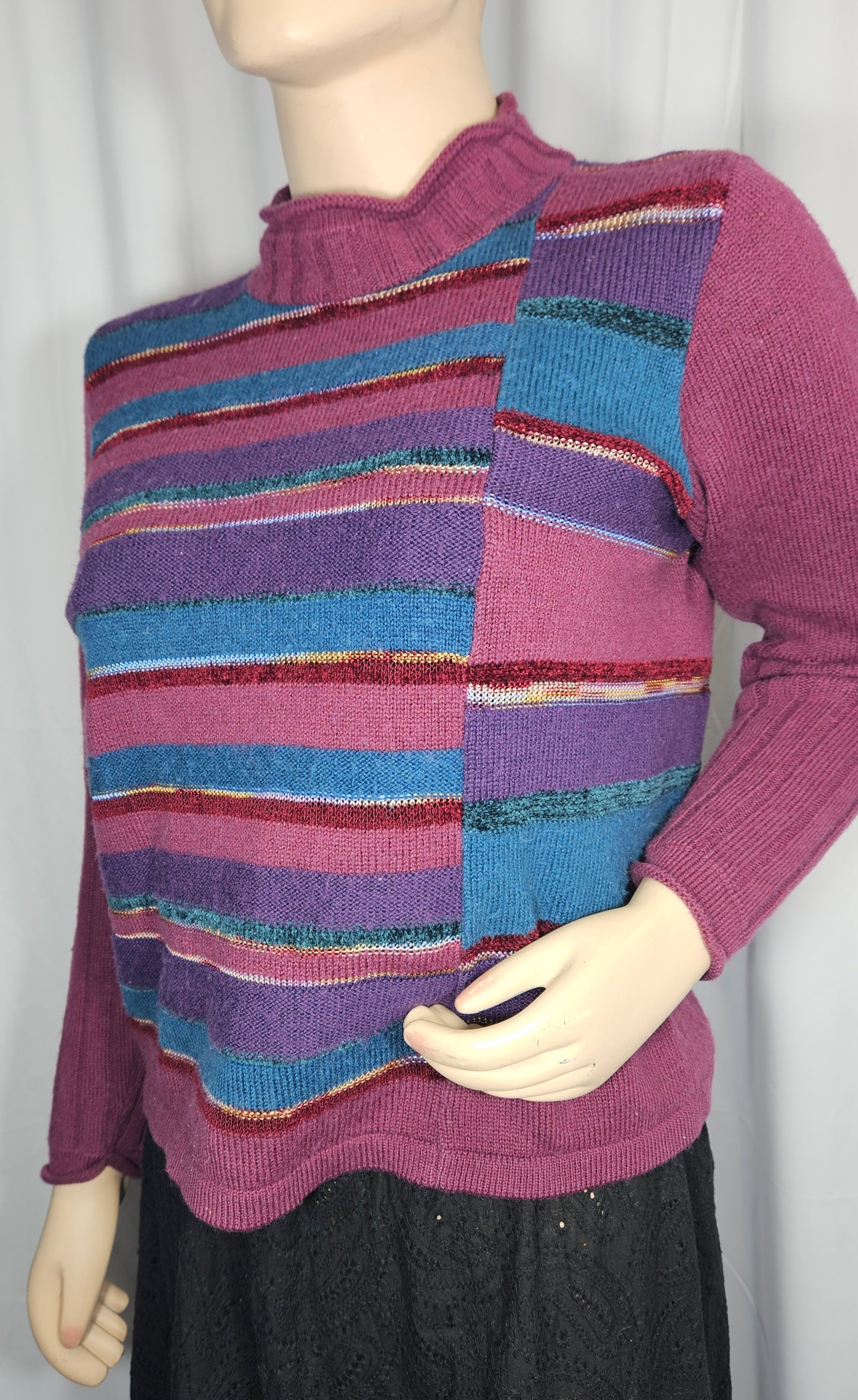 Gorgeous vintage pullover top - turtle neck sweater