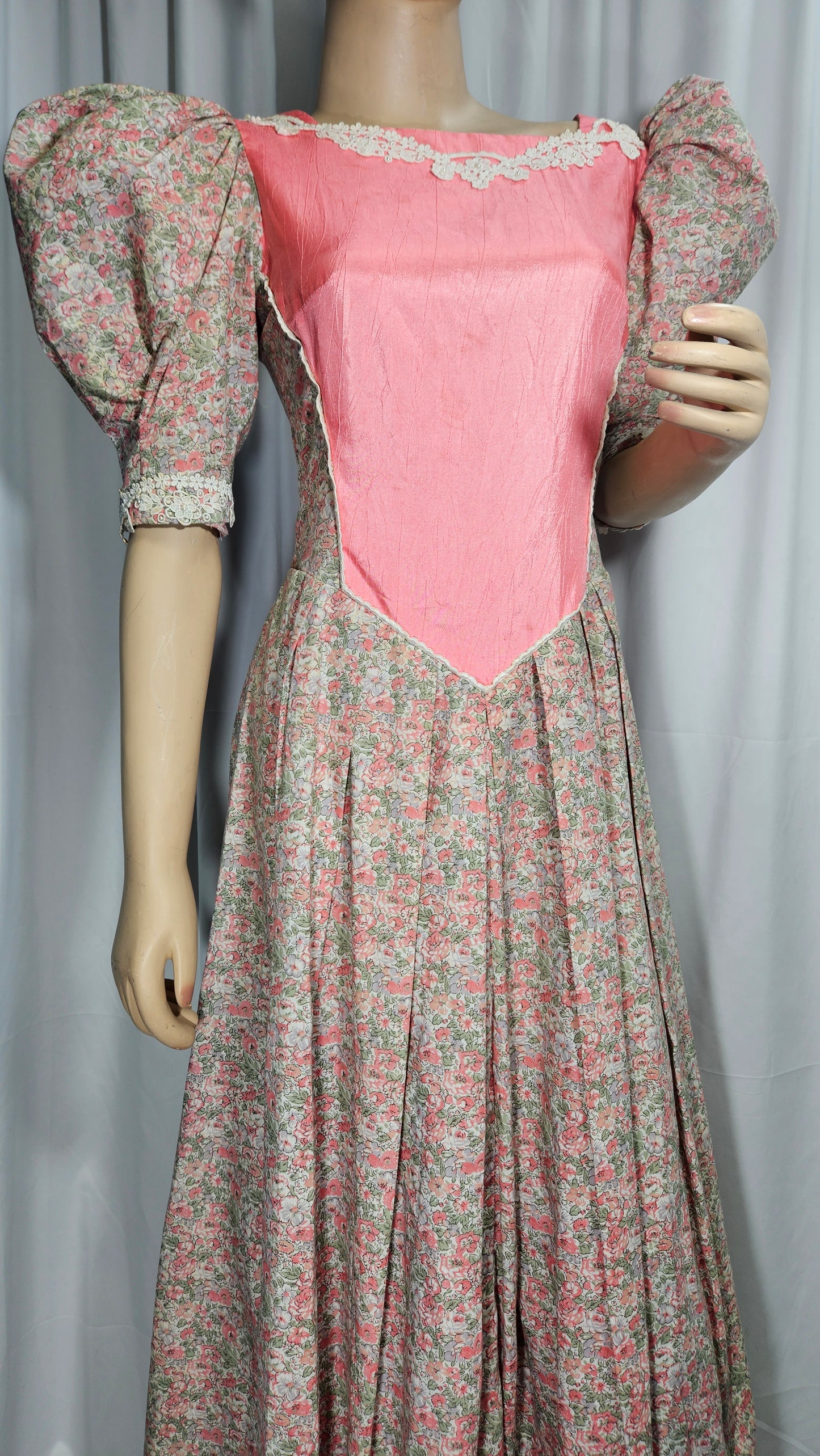 Vintage floral Dress - princess dress - Second hand find!