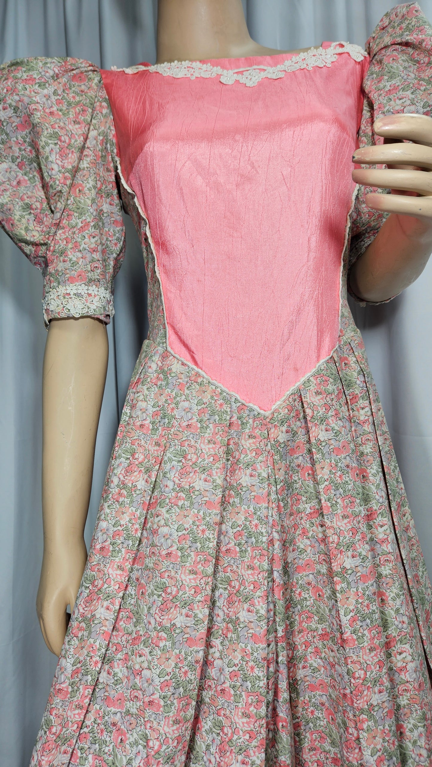 Vintage floral Dress - princess dress - Second hand find!