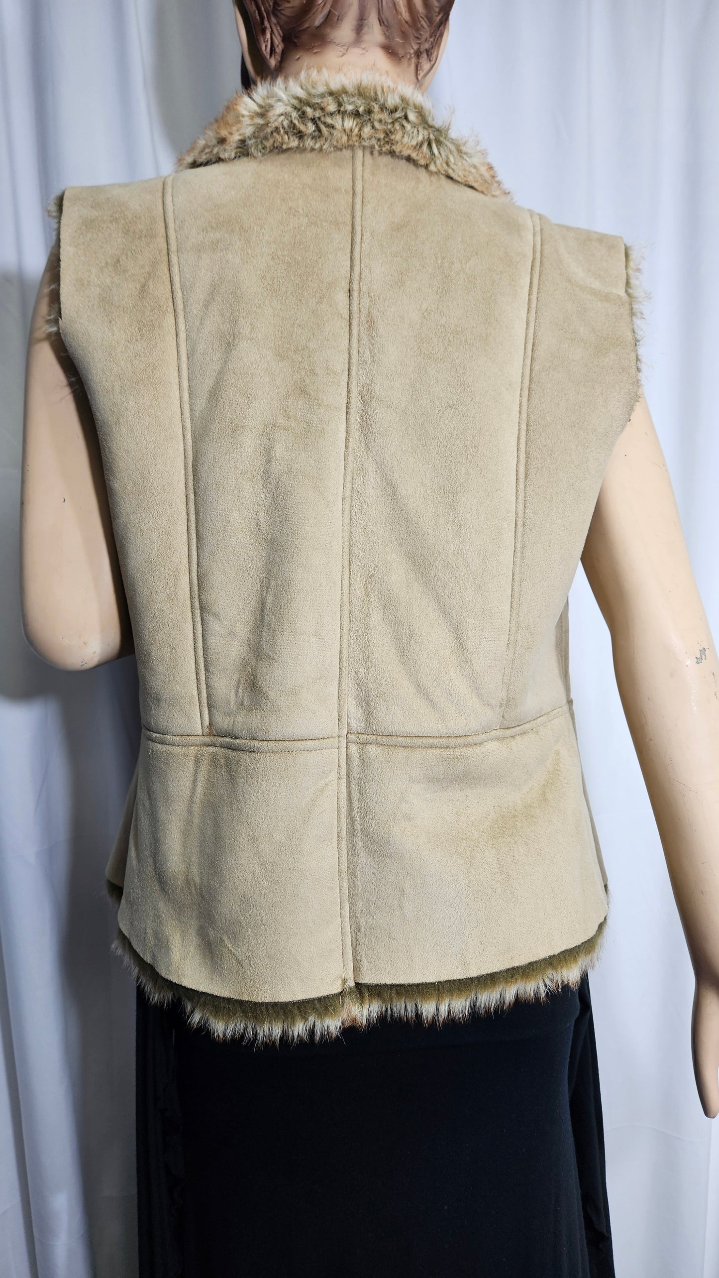 Chic Comfort: Light Brown Fur Vest - Preloved Fashion clothes