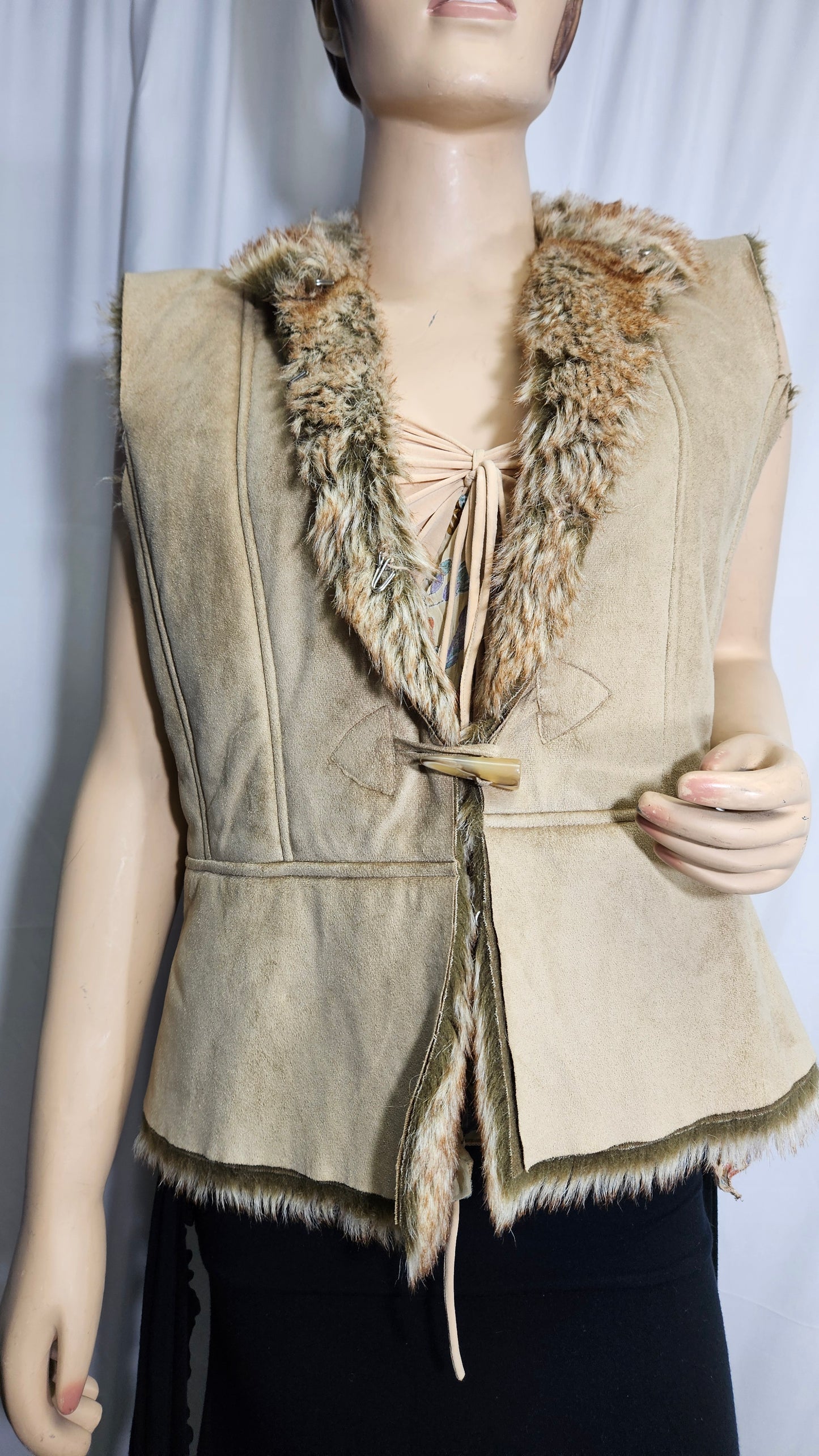 Chic Comfort: Light Brown Fur Vest - Preloved Fashion clothes