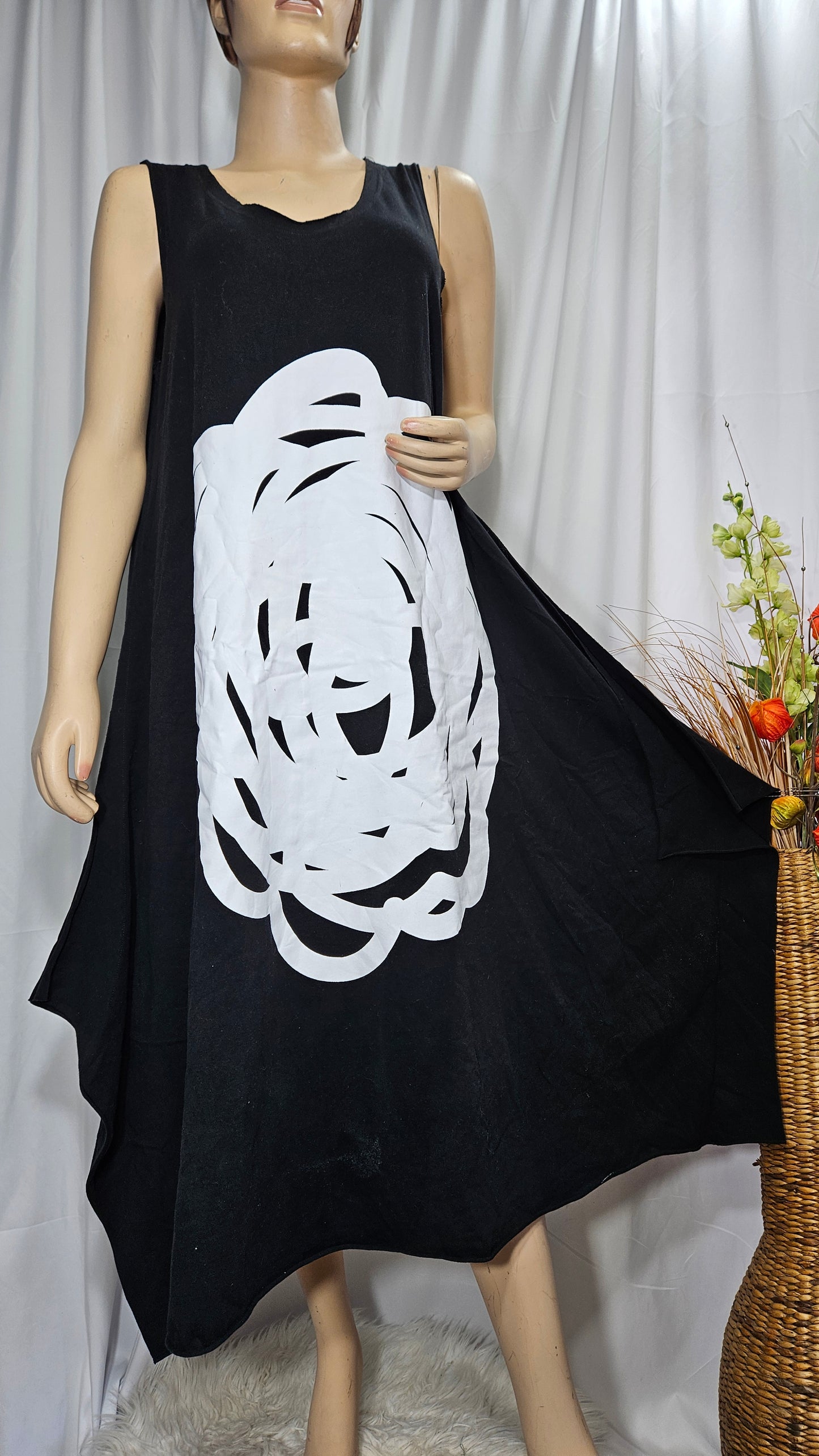 LEEVELESS COTTON MAXI DRESS - BLACK / WHITE Ballon style