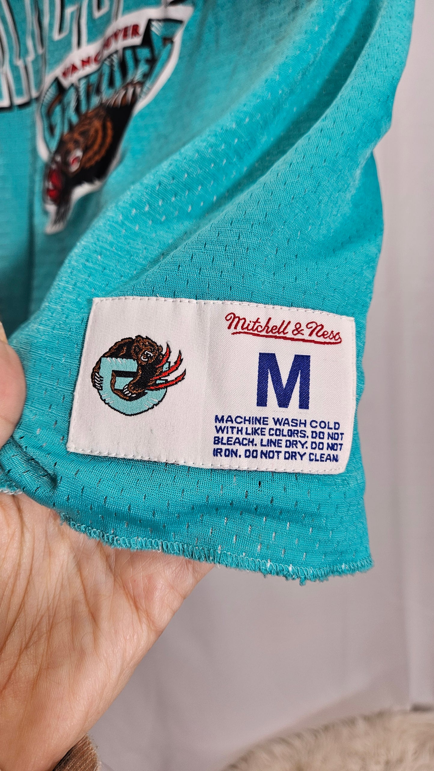 VANCOUVER GRIZZLIES NBA MITCHELL & NESS JERSEY TANK TOP MEN L 1998-99 ERA RETRO LOGO.