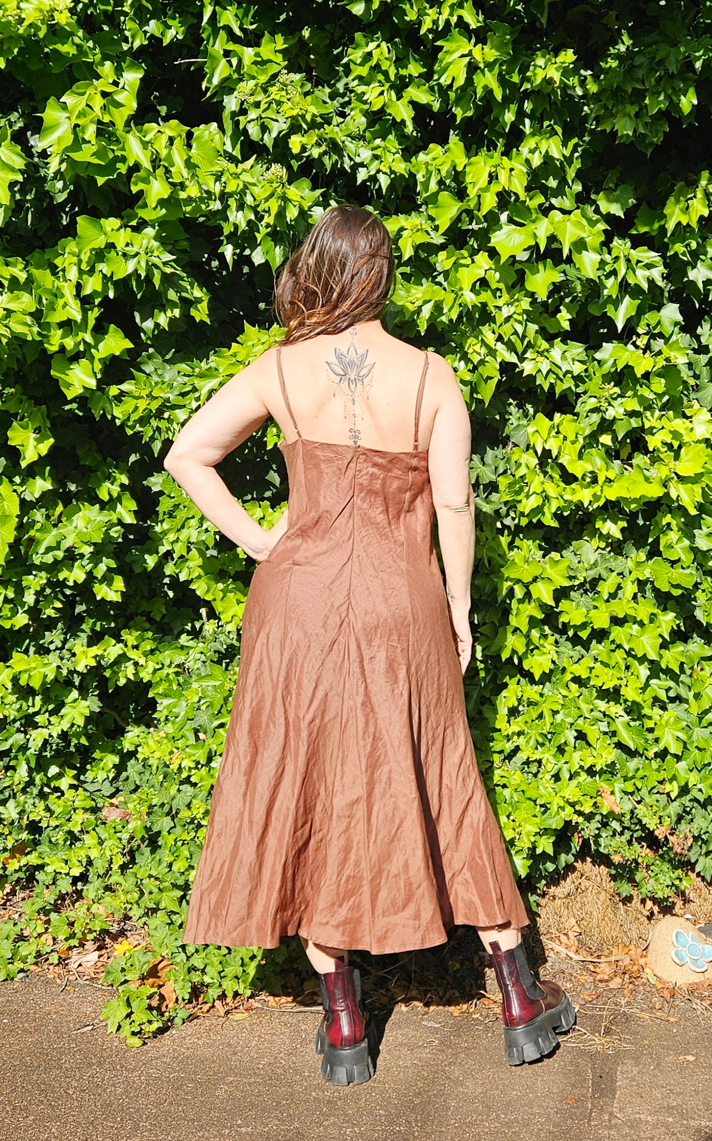 MID-LENGTH DRESS Preloved Dress with embroidery details.