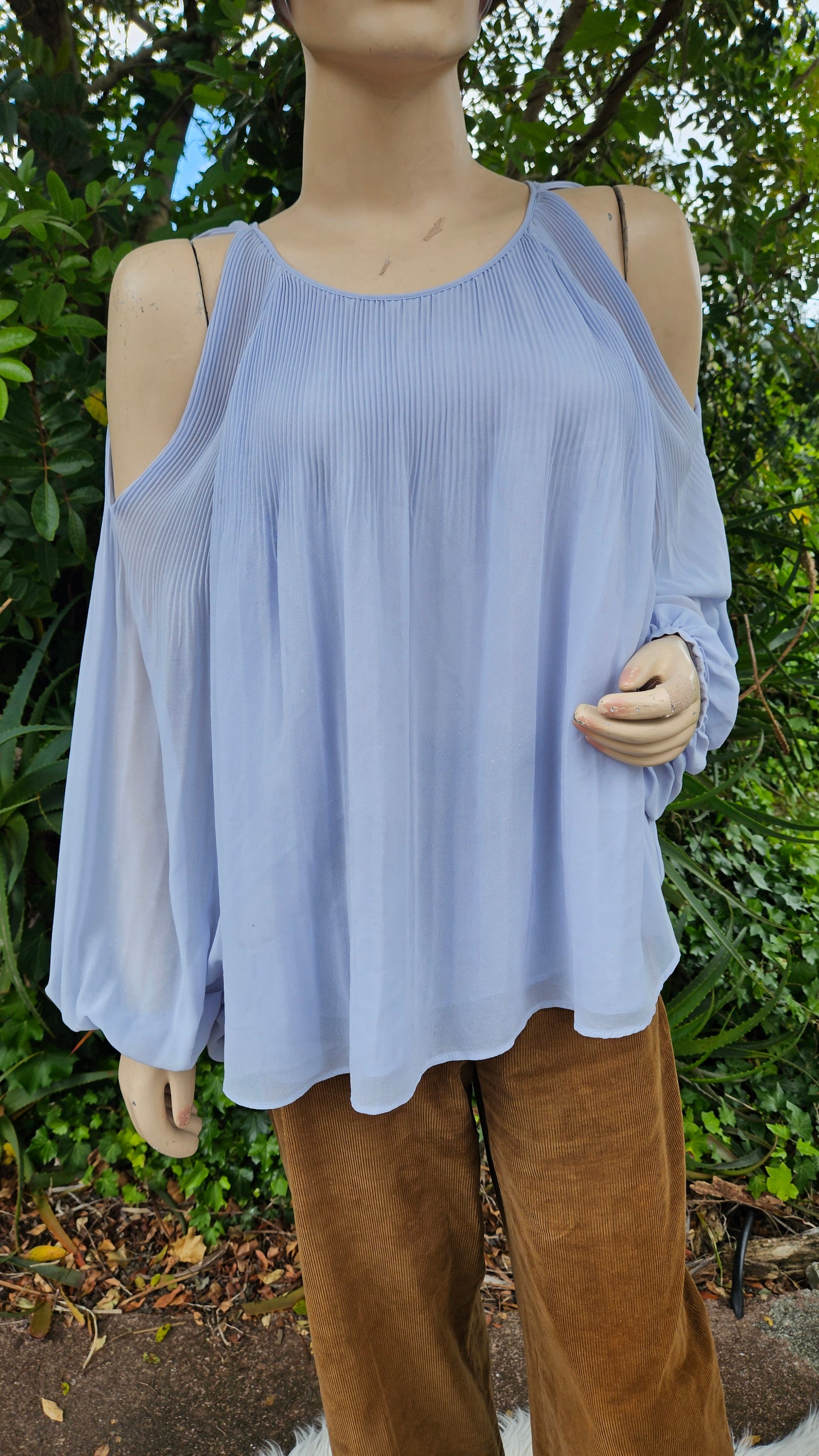 Cut out sleeves blouse Elegant top Glassons Satin Crop Top: Preloved Chic Comfort!