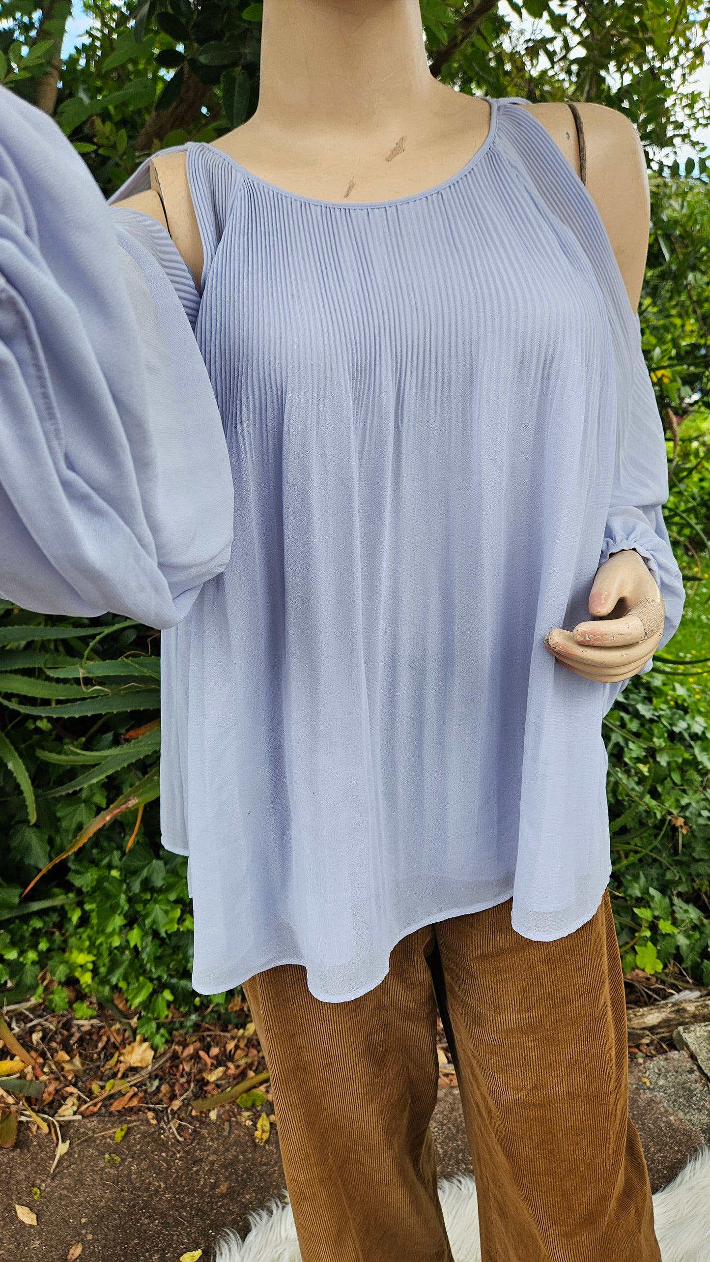 Cut out sleeves blouse Elegant top Glassons Satin Crop Top: Preloved Chic Comfort!