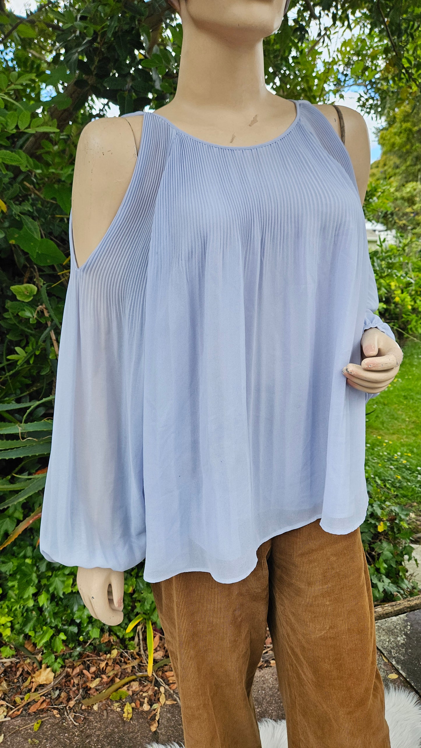 Cut out sleeves blouse Elegant top Glassons Satin Crop Top: Preloved Chic Comfort!