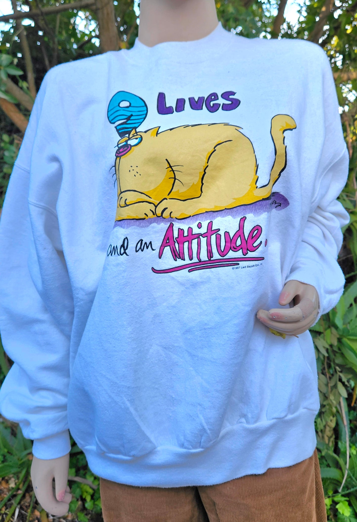 sweatshirt Cat Vintage 9 Lives and an Attitude Signed Laid Back CREWNECK SWEATSHIRT Vintage 1997 Crewneck - jumper