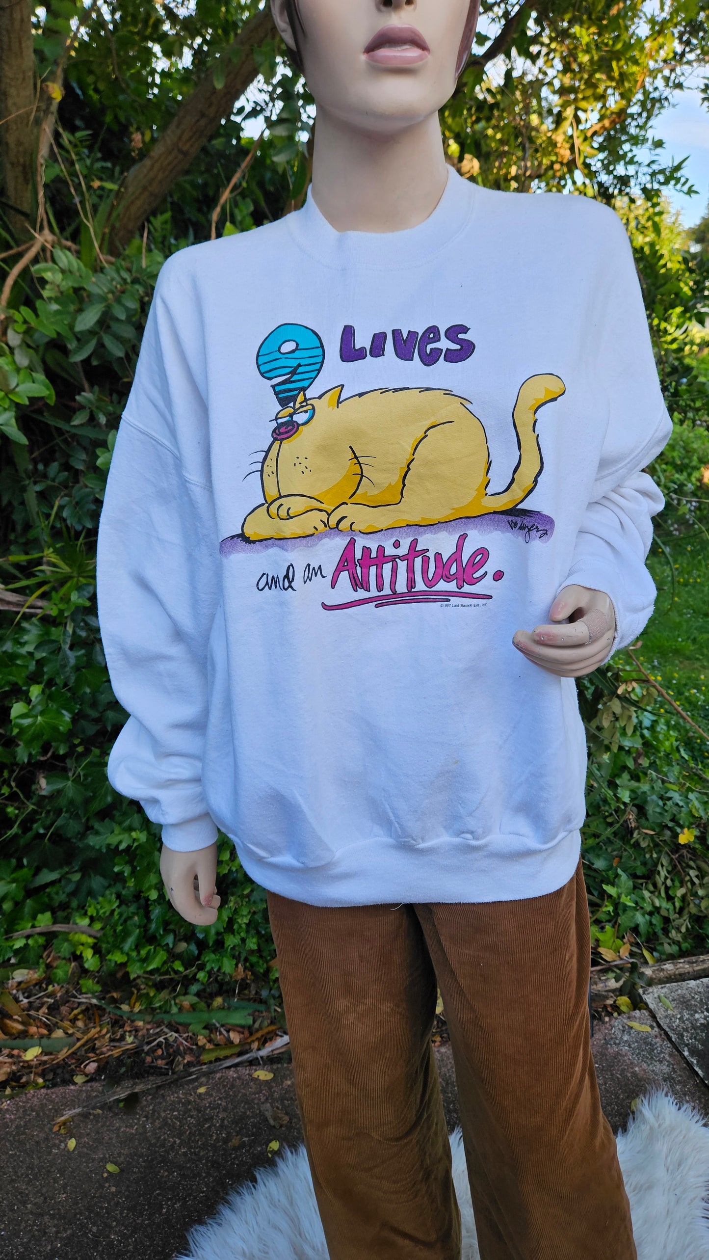 sweatshirt Cat Vintage 9 Lives and an Attitude Signed Laid Back CREWNECK SWEATSHIRT Vintage 1997 Crewneck - jumper