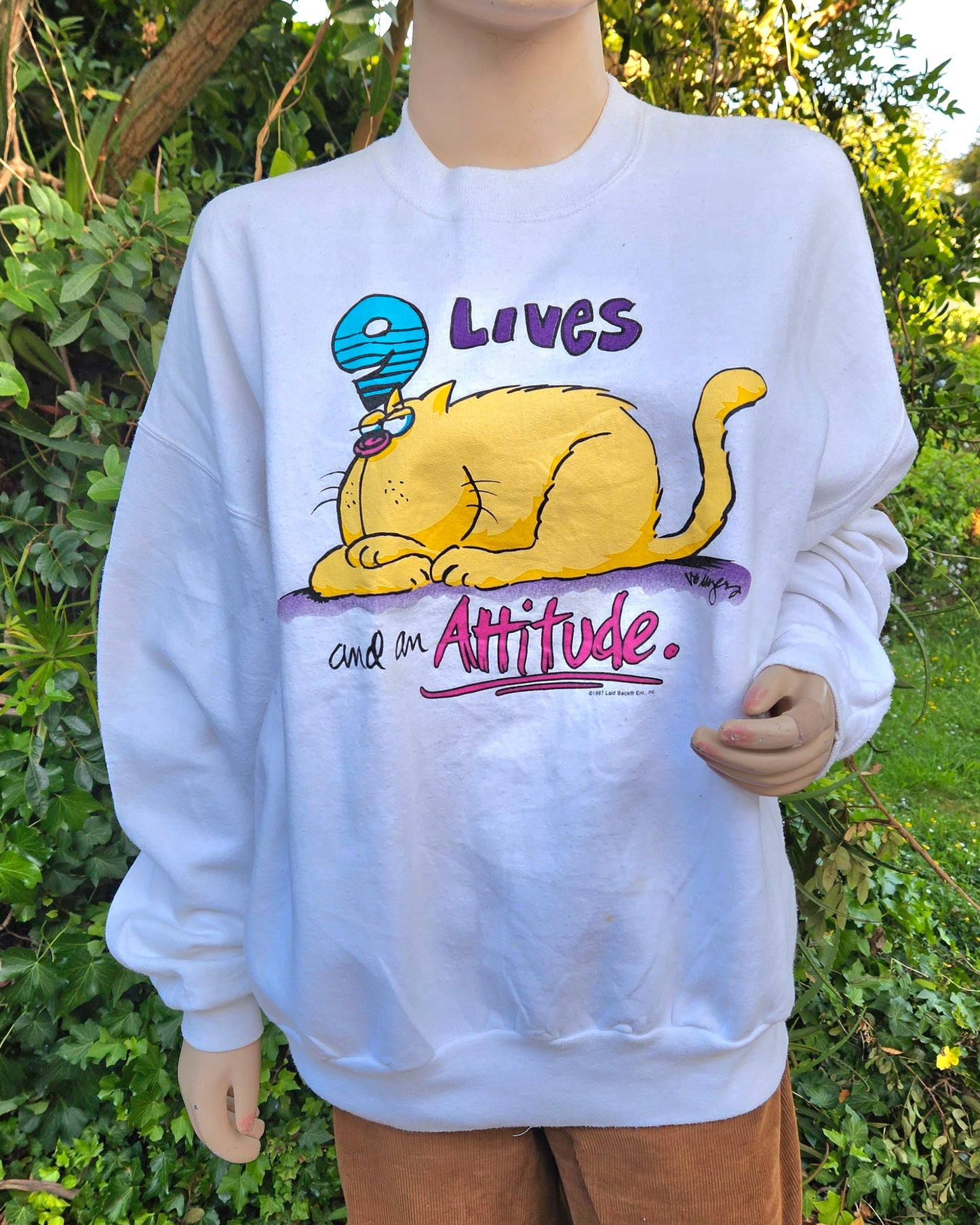 sweatshirt Cat Vintage 9 Lives and an Attitude Signed Laid Back CREWNECK SWEATSHIRT Vintage 1997 Crewneck - jumper