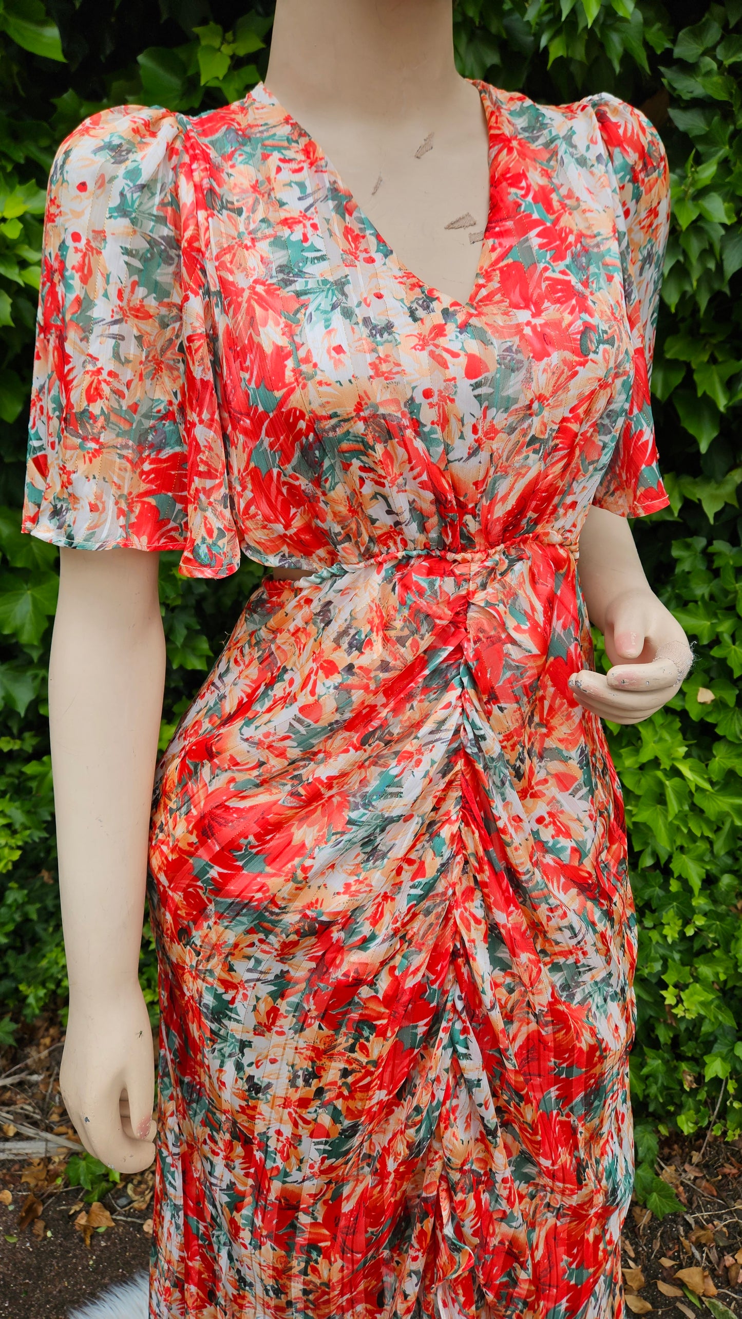 Gorgeous Floral preloved Dress Size 8.