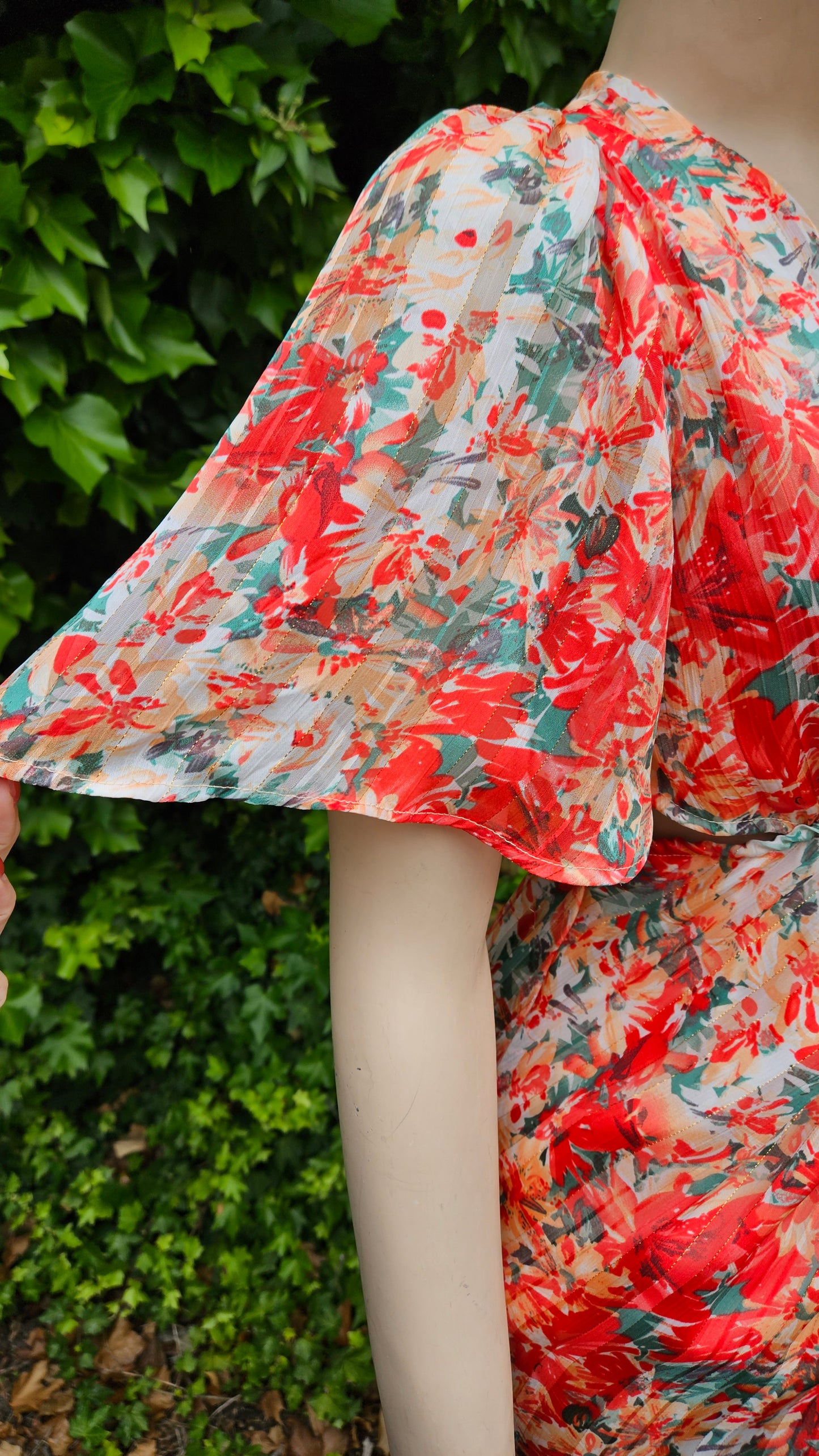 Gorgeous Floral preloved Dress Size 8.